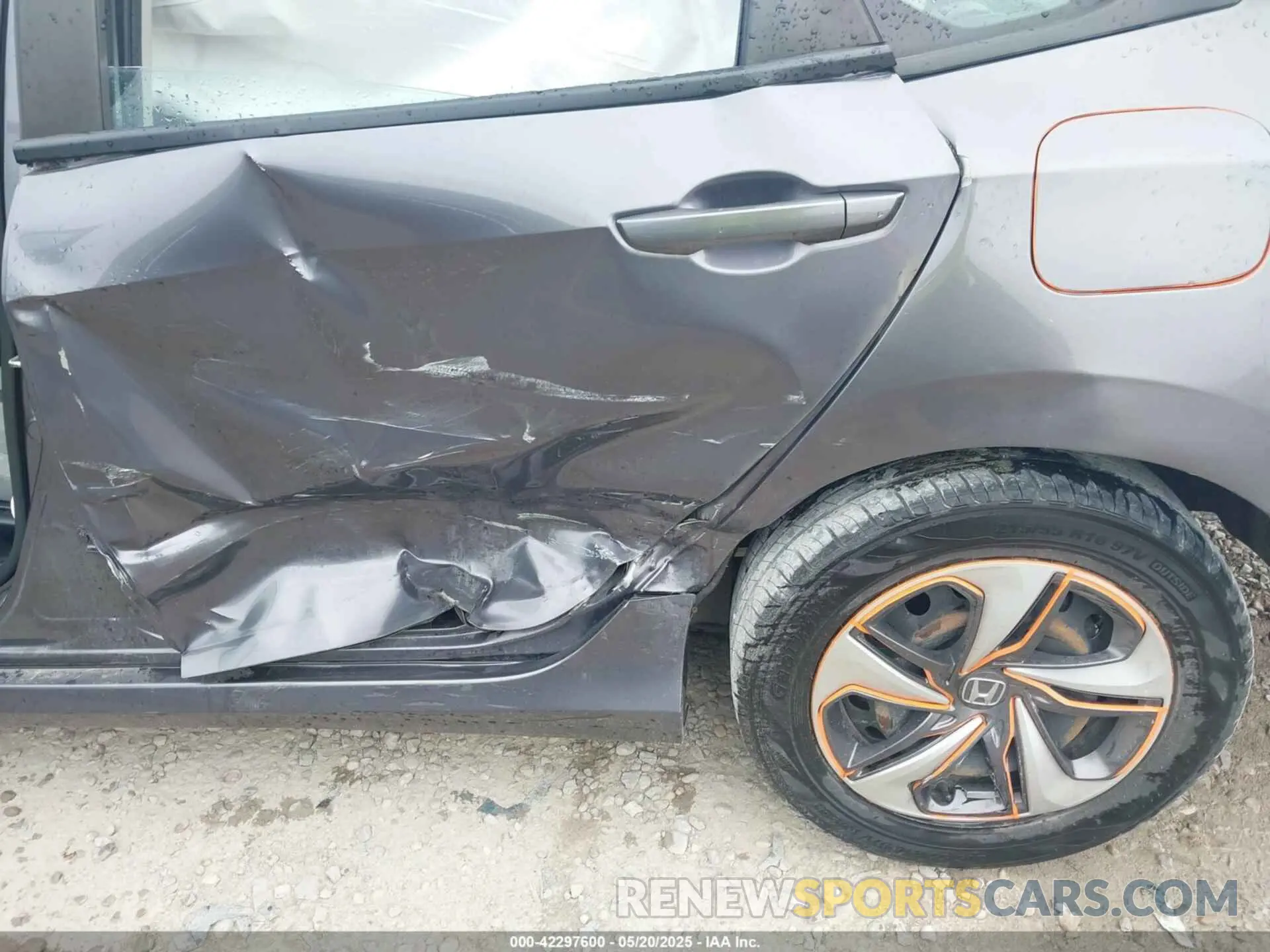 12 Photograph of a damaged car 19XFC2F66LE012481 HONDA CIVIC 2020