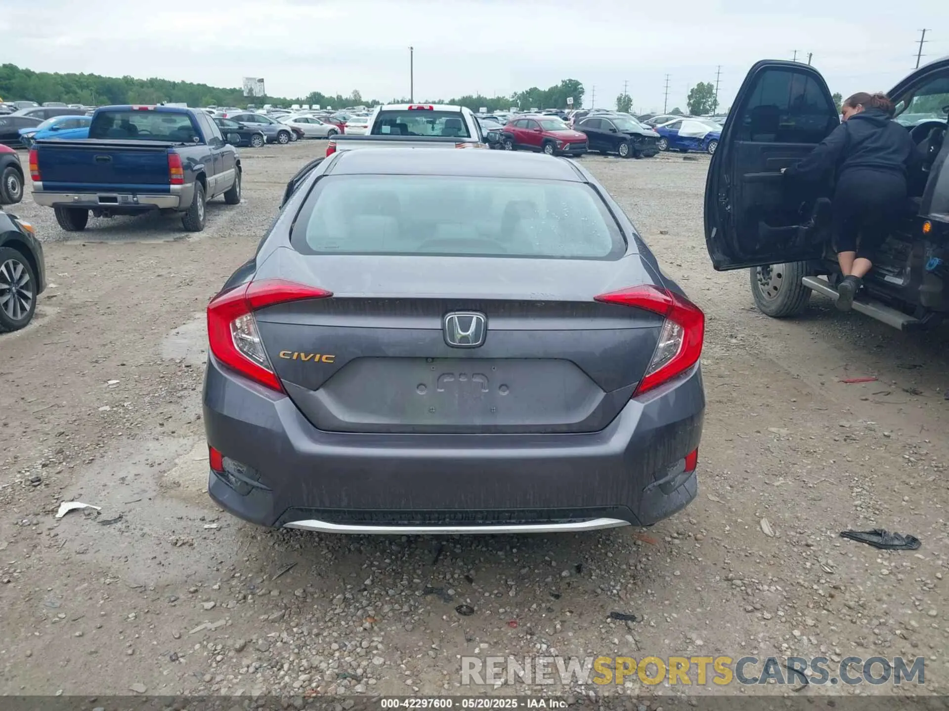 17 Photograph of a damaged car 19XFC2F66LE012481 HONDA CIVIC 2020