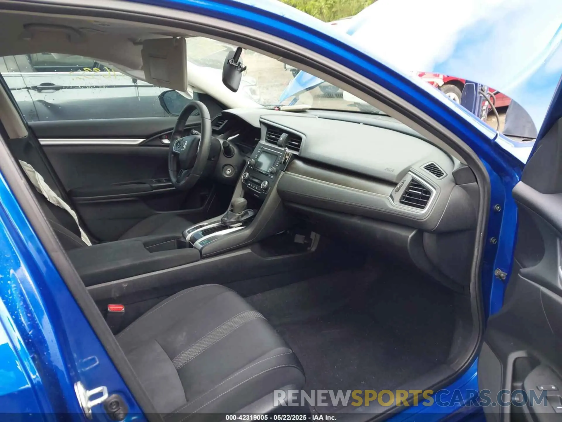 5 Photograph of a damaged car 19XFC2F66LE030527 HONDA CIVIC 2020