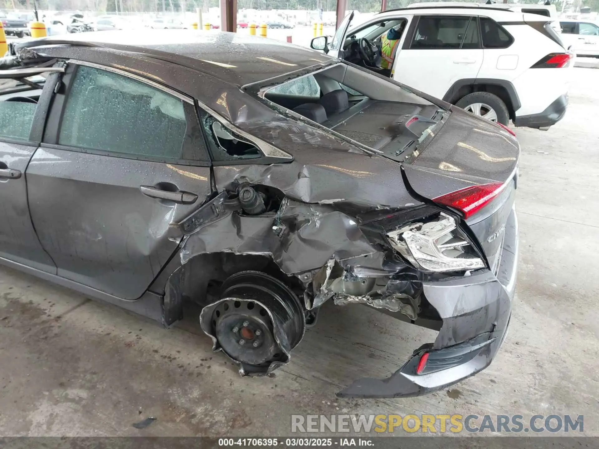 6 Photograph of a damaged car 19XFC2F66LE209599 HONDA CIVIC 2020
