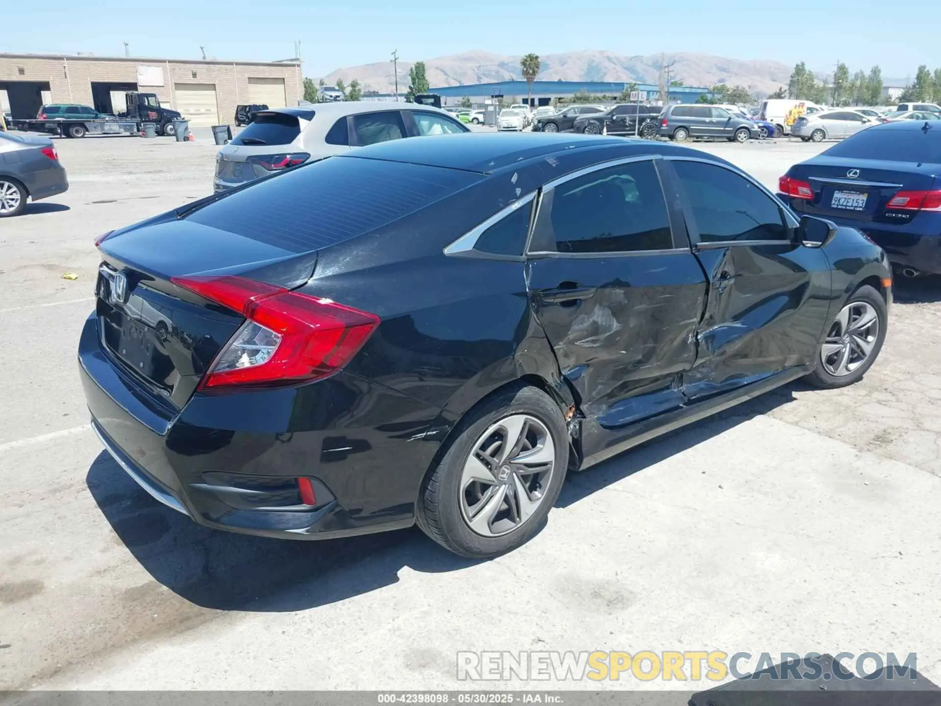 4 Photograph of a damaged car 19XFC2F66LE213975 HONDA CIVIC 2020