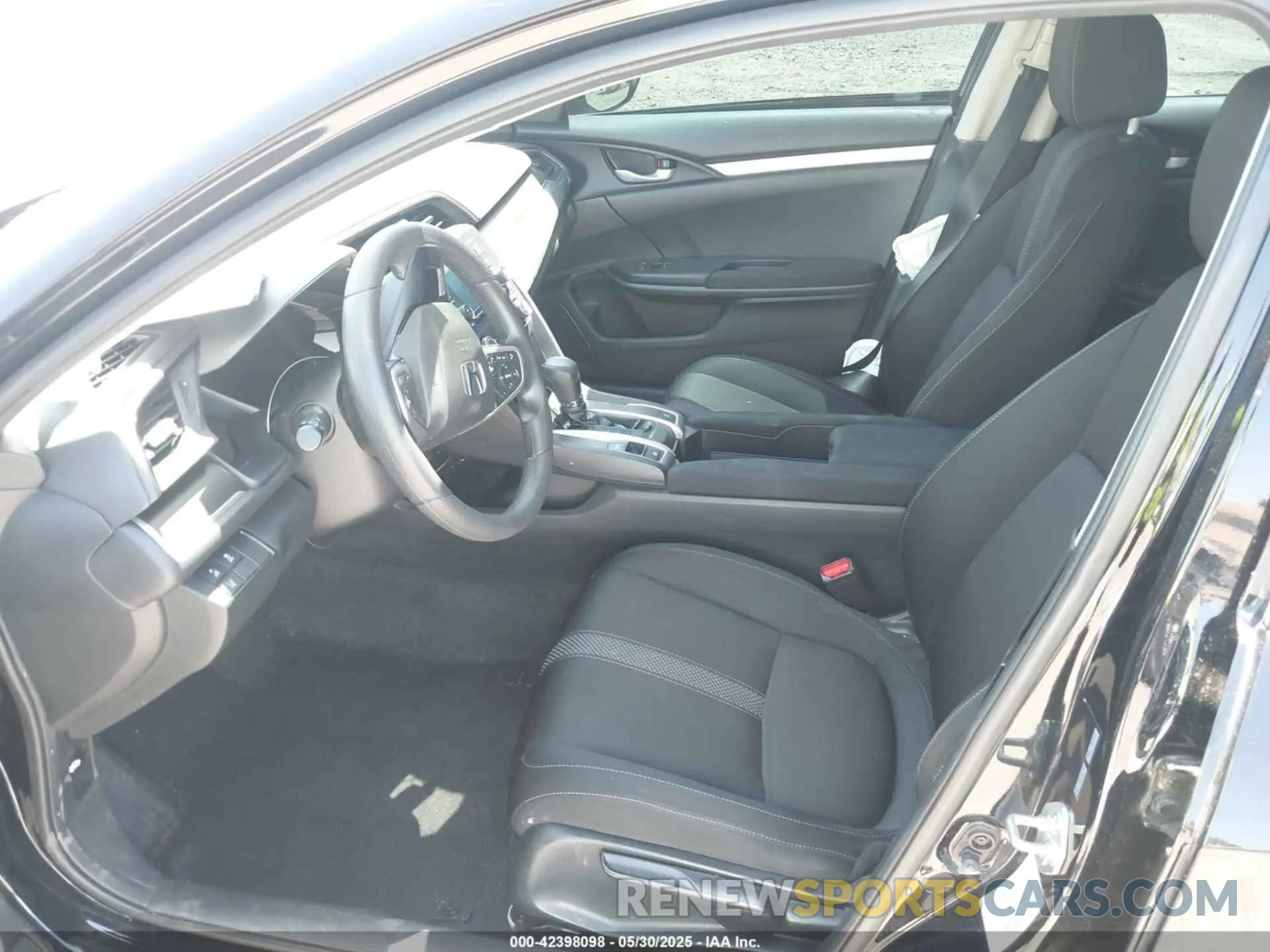 5 Photograph of a damaged car 19XFC2F66LE213975 HONDA CIVIC 2020