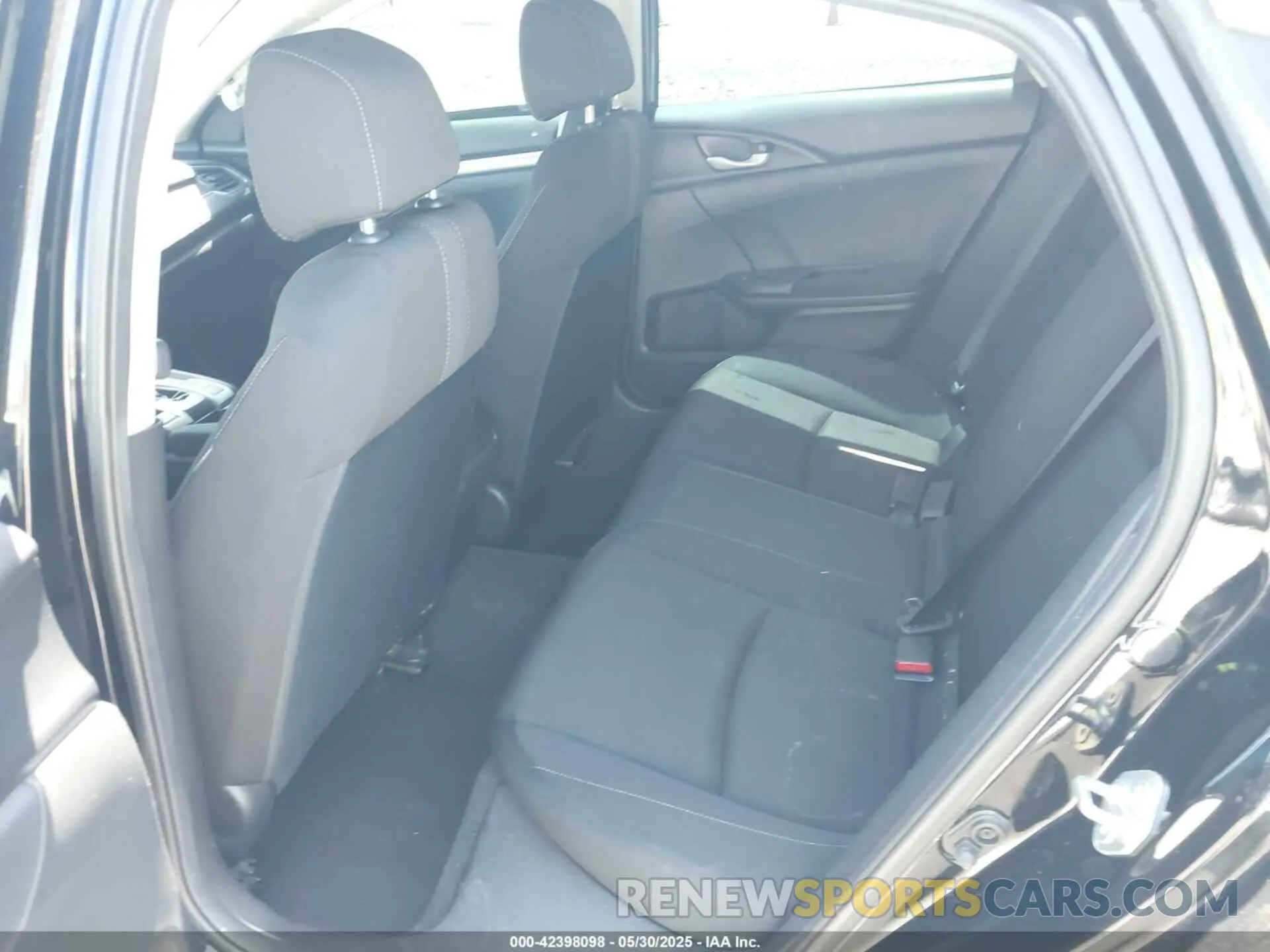 8 Photograph of a damaged car 19XFC2F66LE213975 HONDA CIVIC 2020