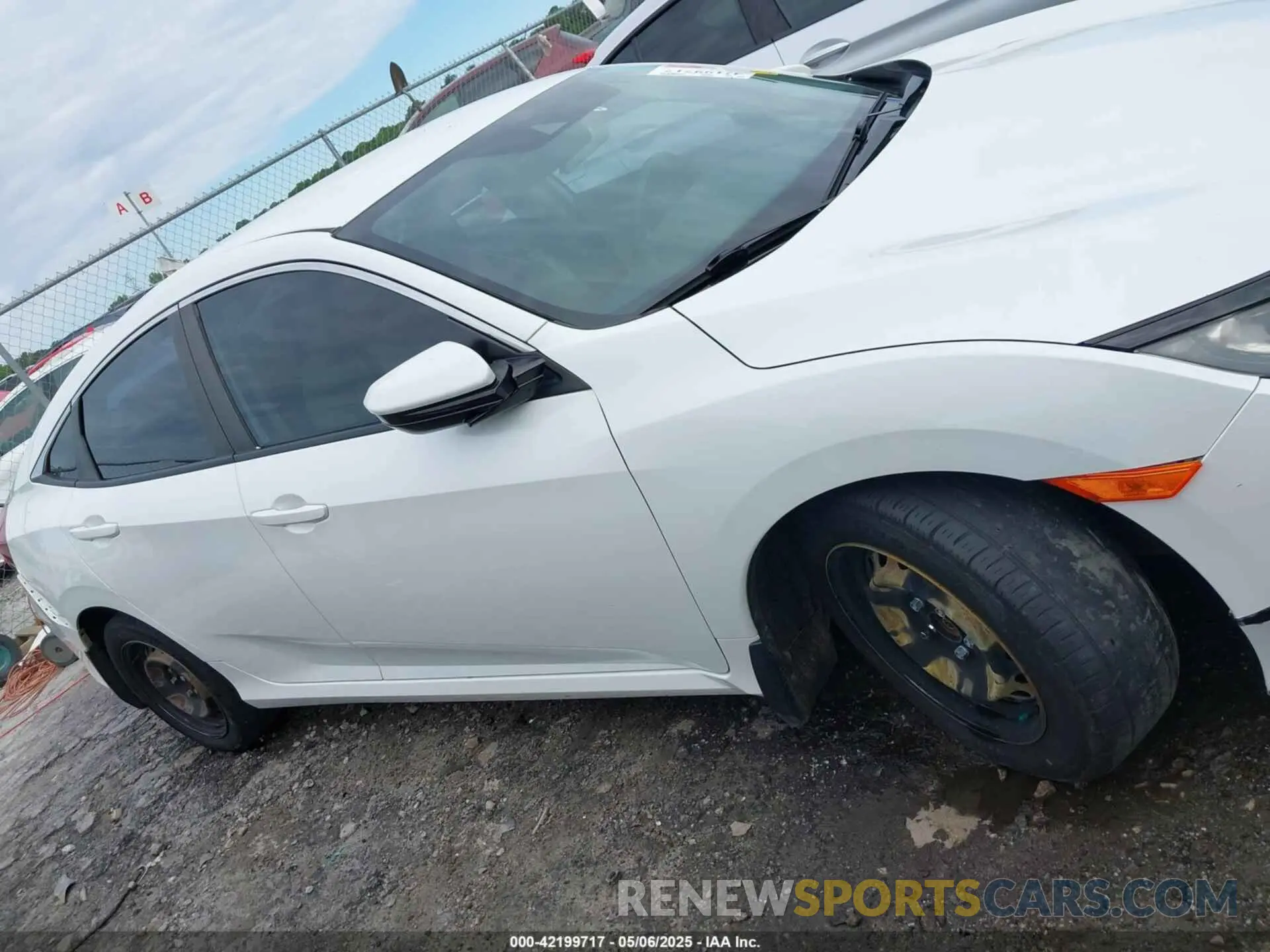 13 Photograph of a damaged car 19XFC2F67LE015275 HONDA CIVIC 2020