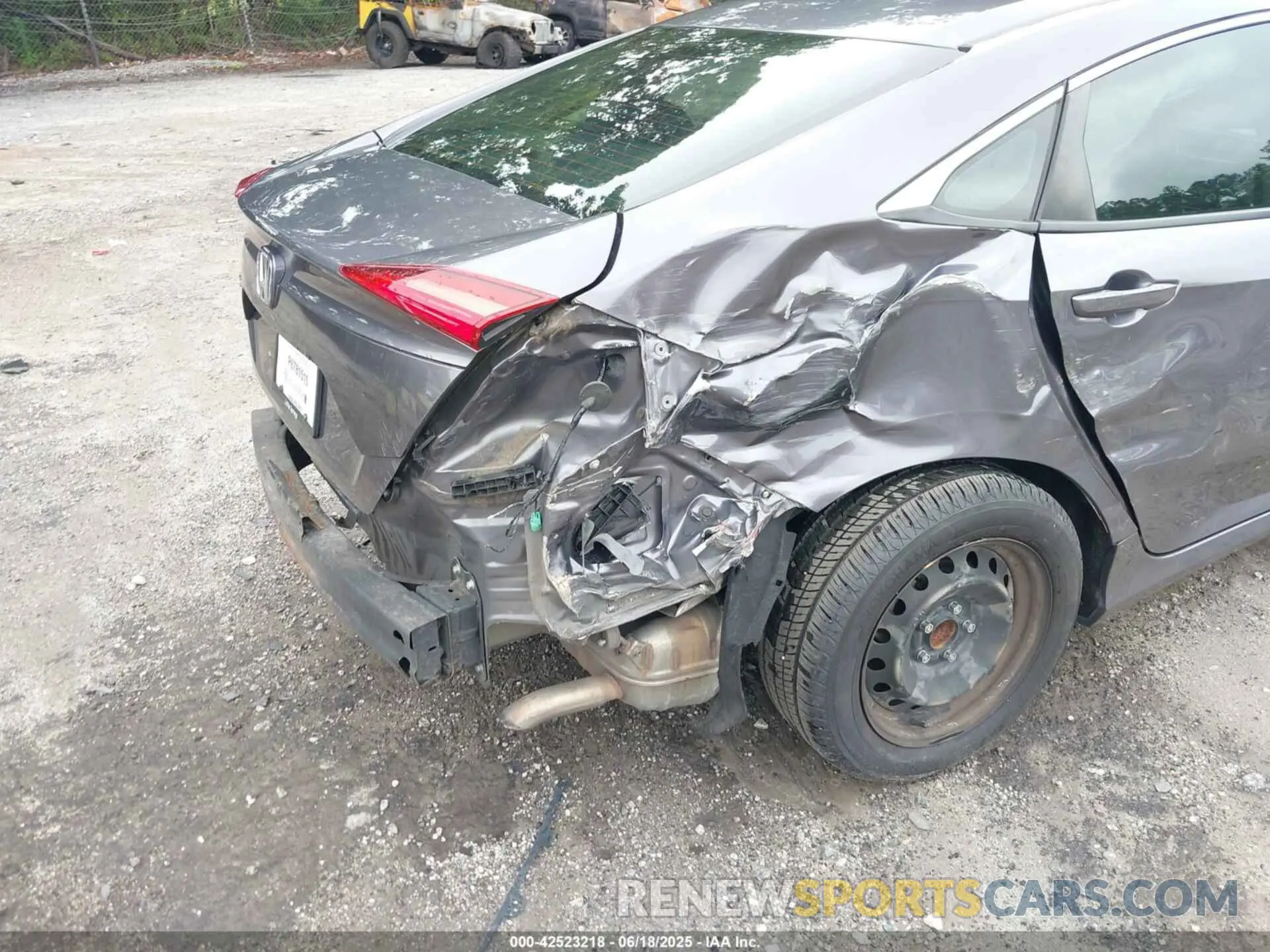 17 Photograph of a damaged car 19XFC2F67LE016717 HONDA CIVIC 2020
