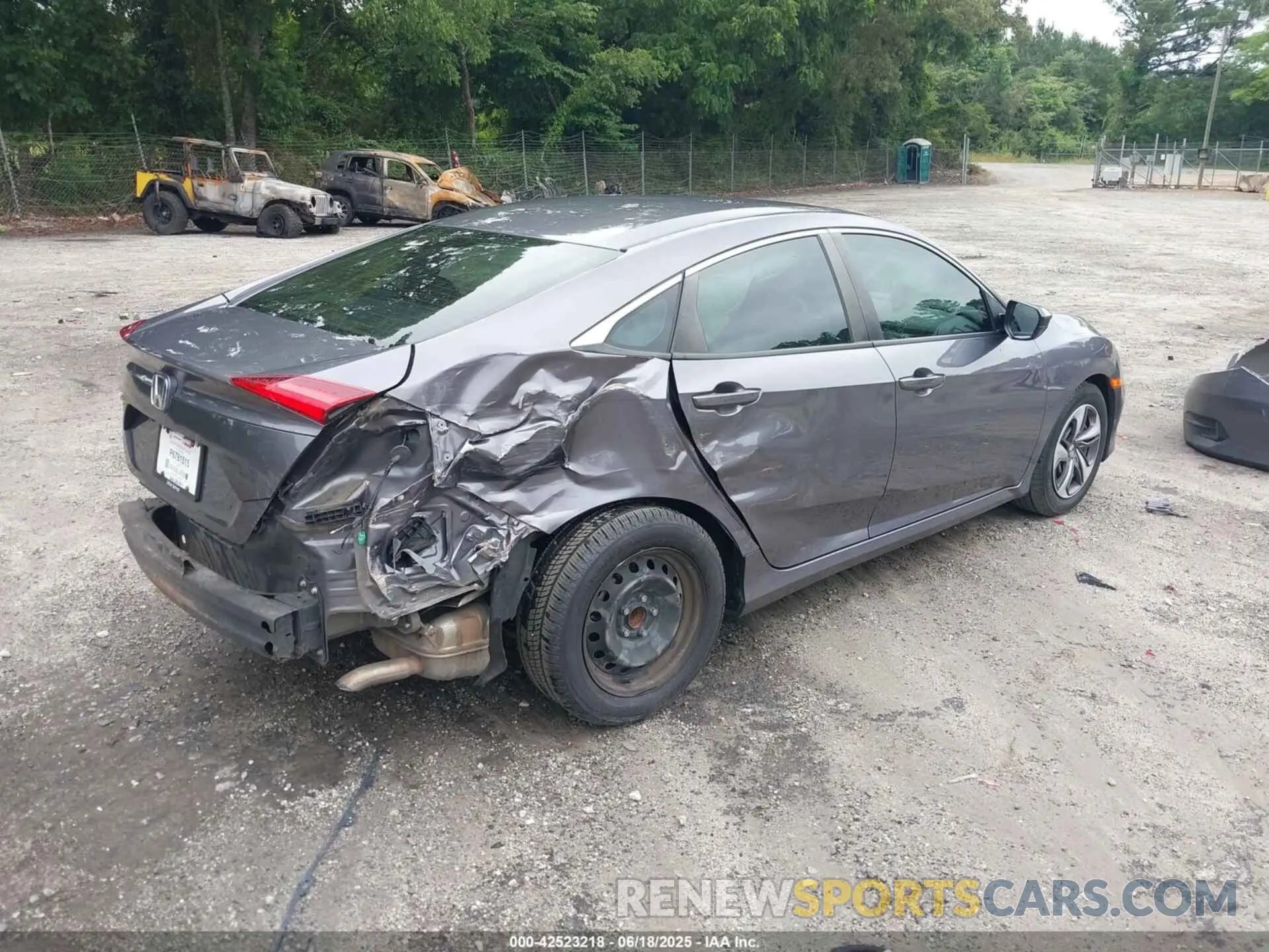 4 Photograph of a damaged car 19XFC2F67LE016717 HONDA CIVIC 2020