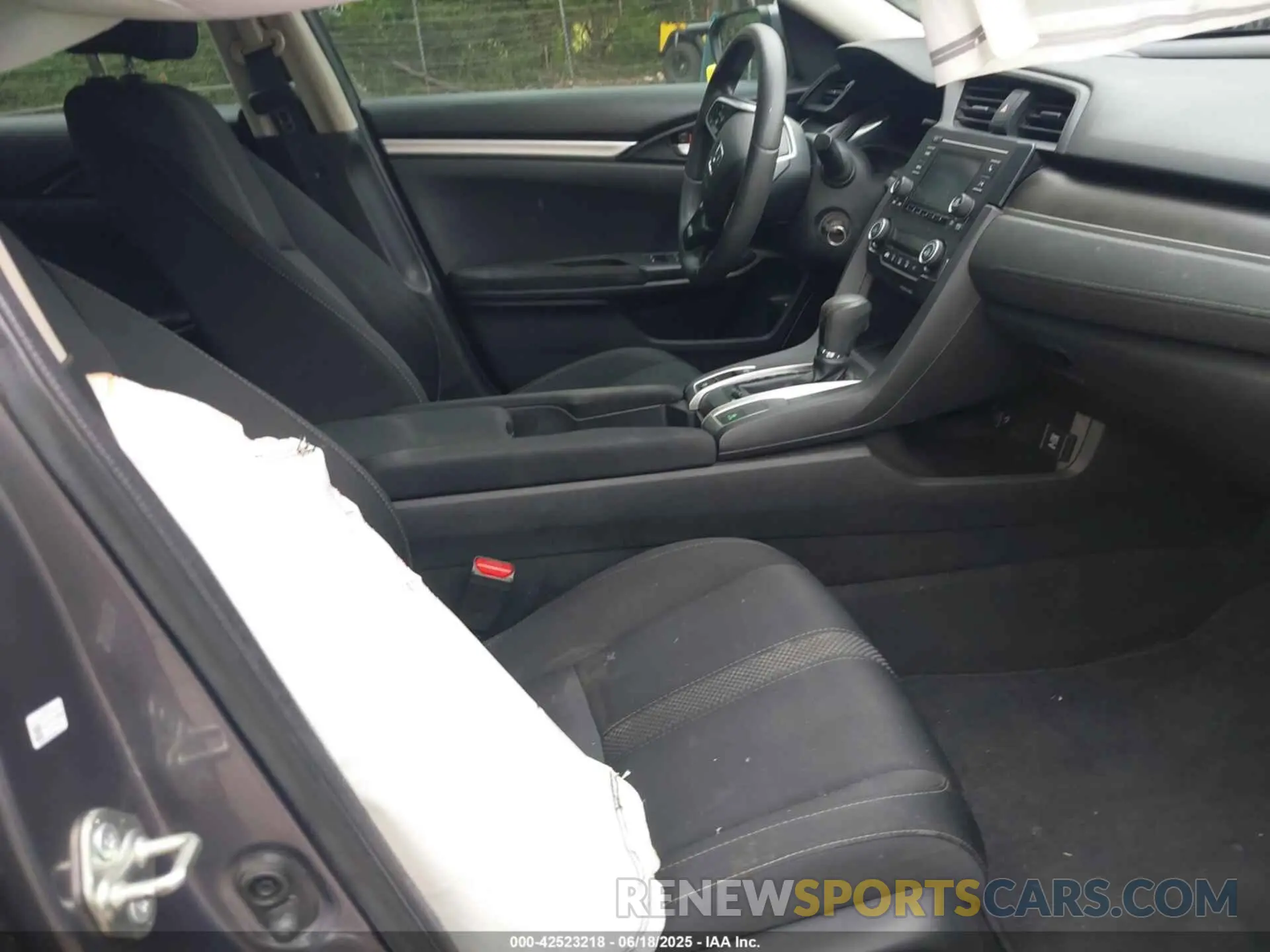 5 Photograph of a damaged car 19XFC2F67LE016717 HONDA CIVIC 2020