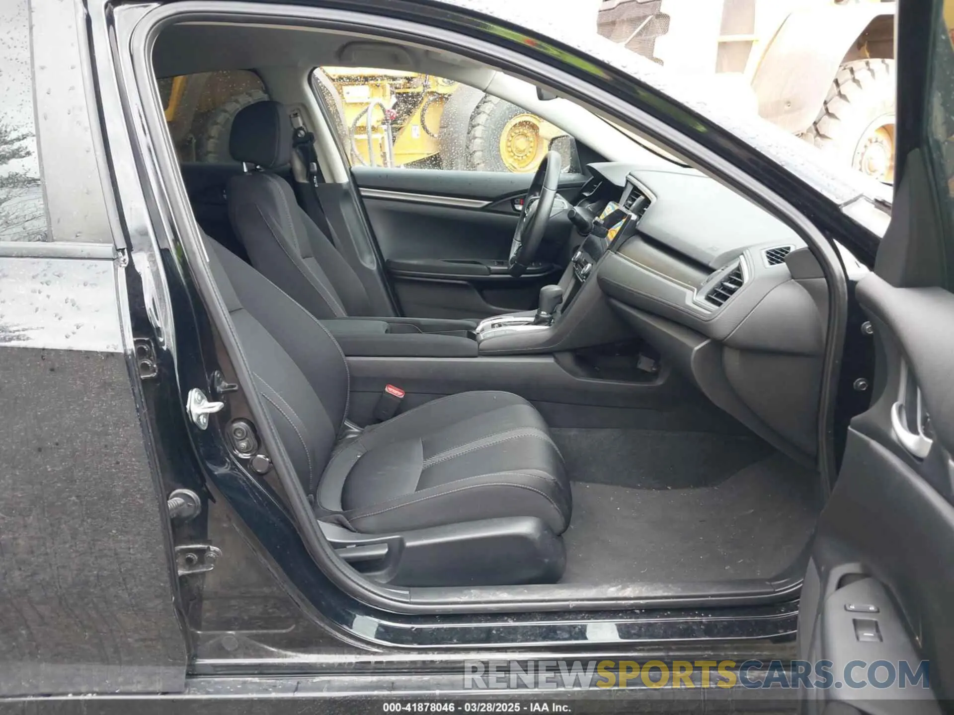 5 Photograph of a damaged car 19XFC2F67LE025661 HONDA CIVIC 2020