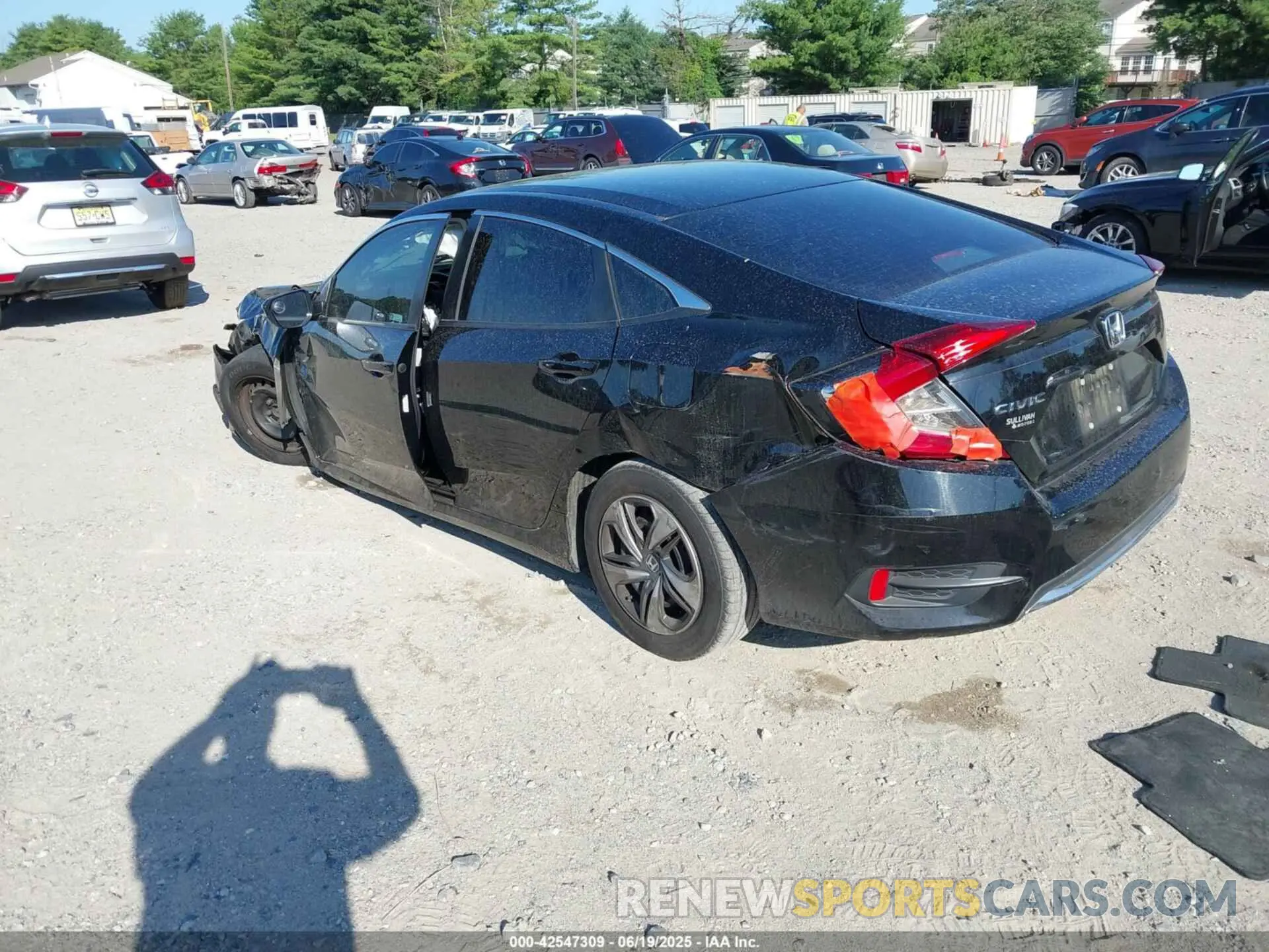 3 Photograph of a damaged car 19XFC2F69LE004472 HONDA CIVIC 2020