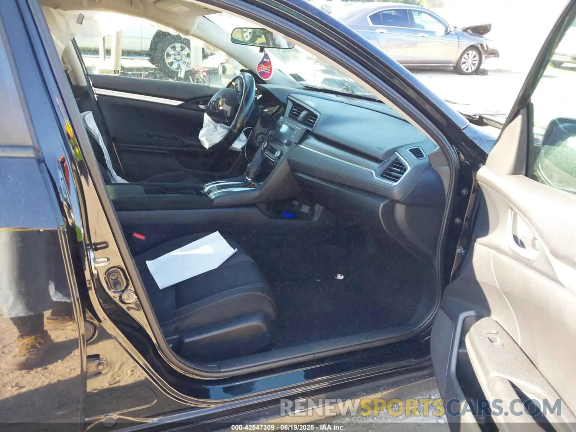 5 Photograph of a damaged car 19XFC2F69LE004472 HONDA CIVIC 2020