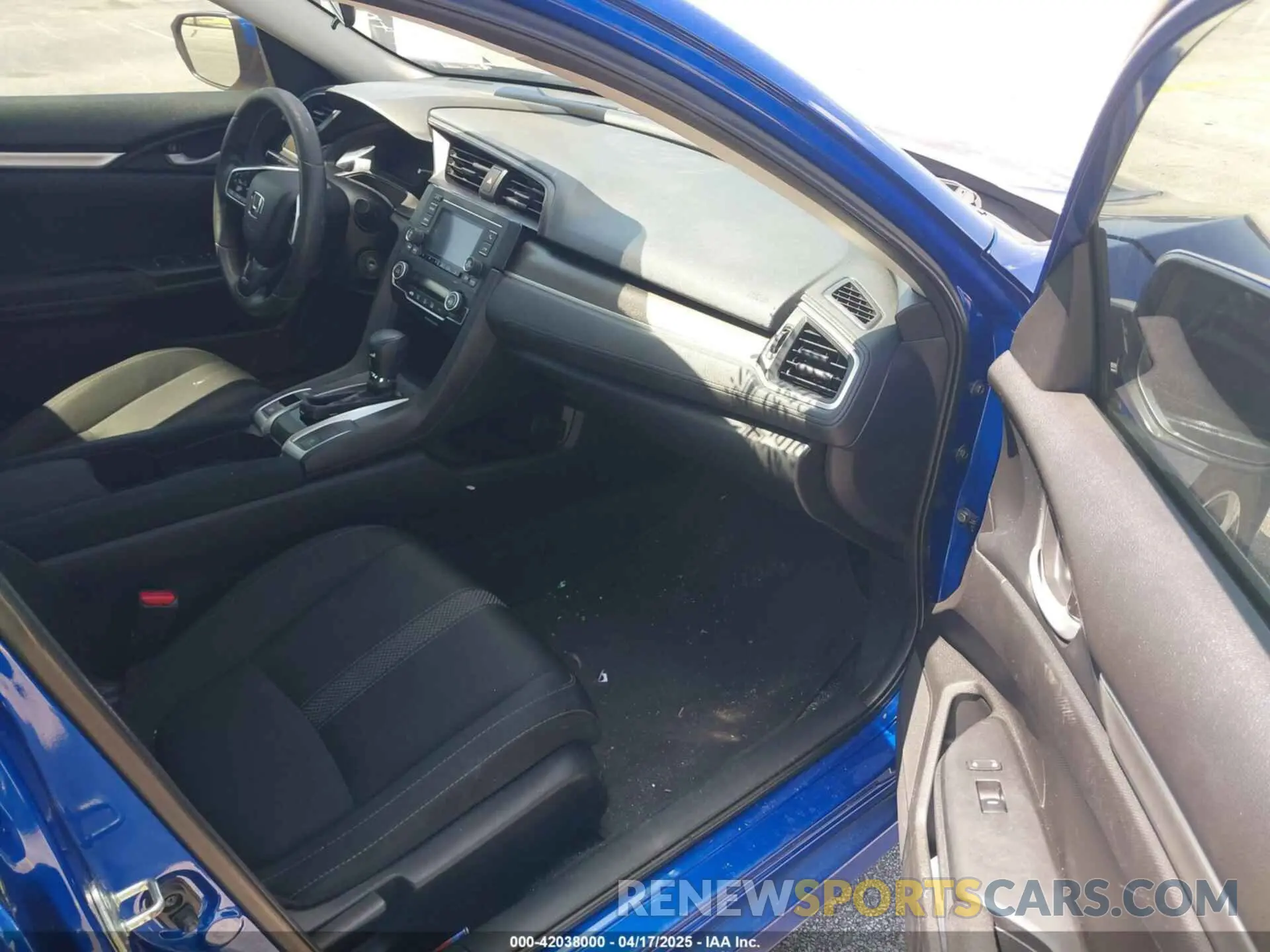 5 Photograph of a damaged car 19XFC2F69LE005511 HONDA CIVIC 2020