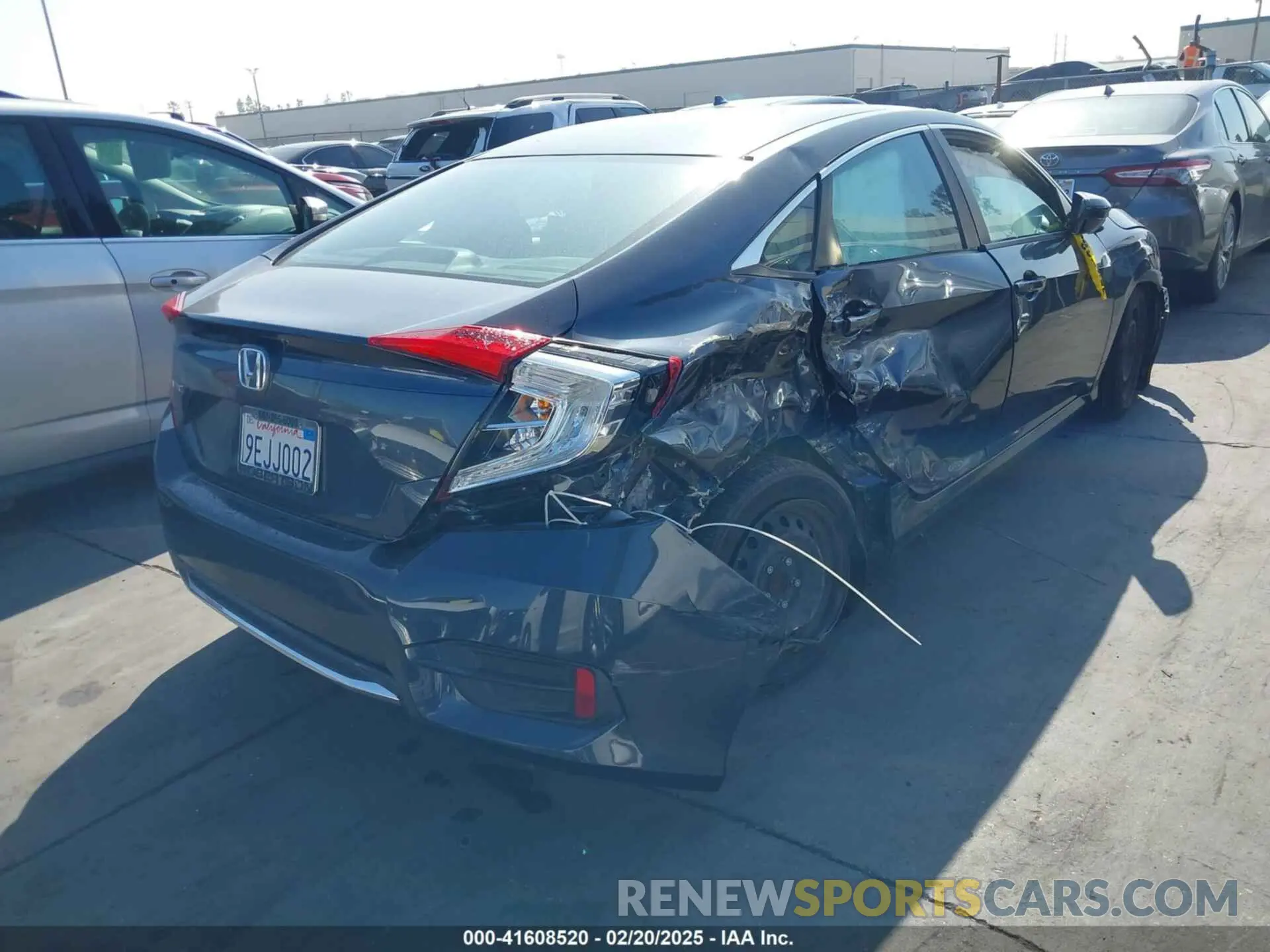 4 Photograph of a damaged car 19XFC2F69LE203697 HONDA CIVIC 2020