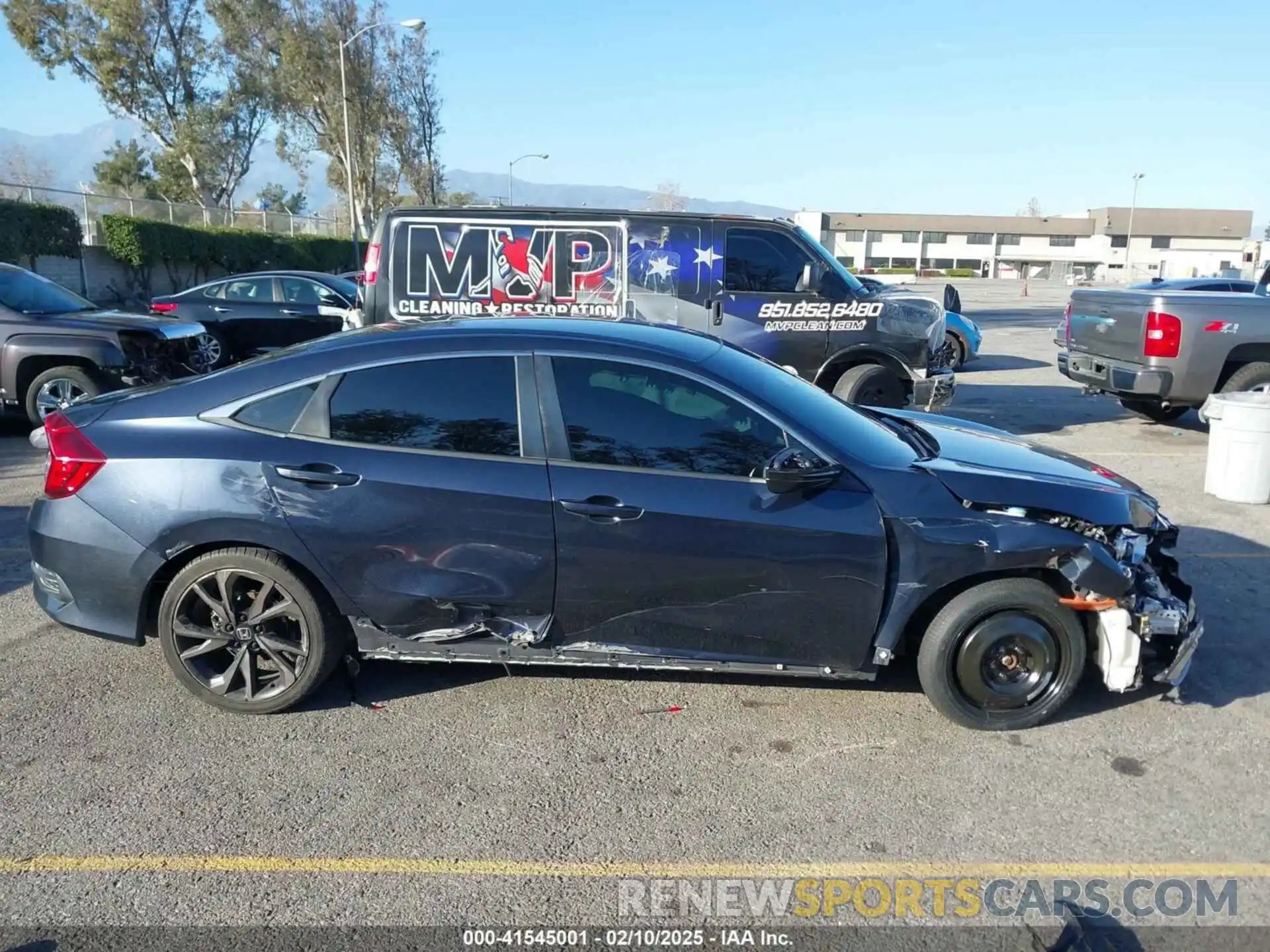 13 Photograph of a damaged car 19XFC2F69LE211332 HONDA CIVIC 2020