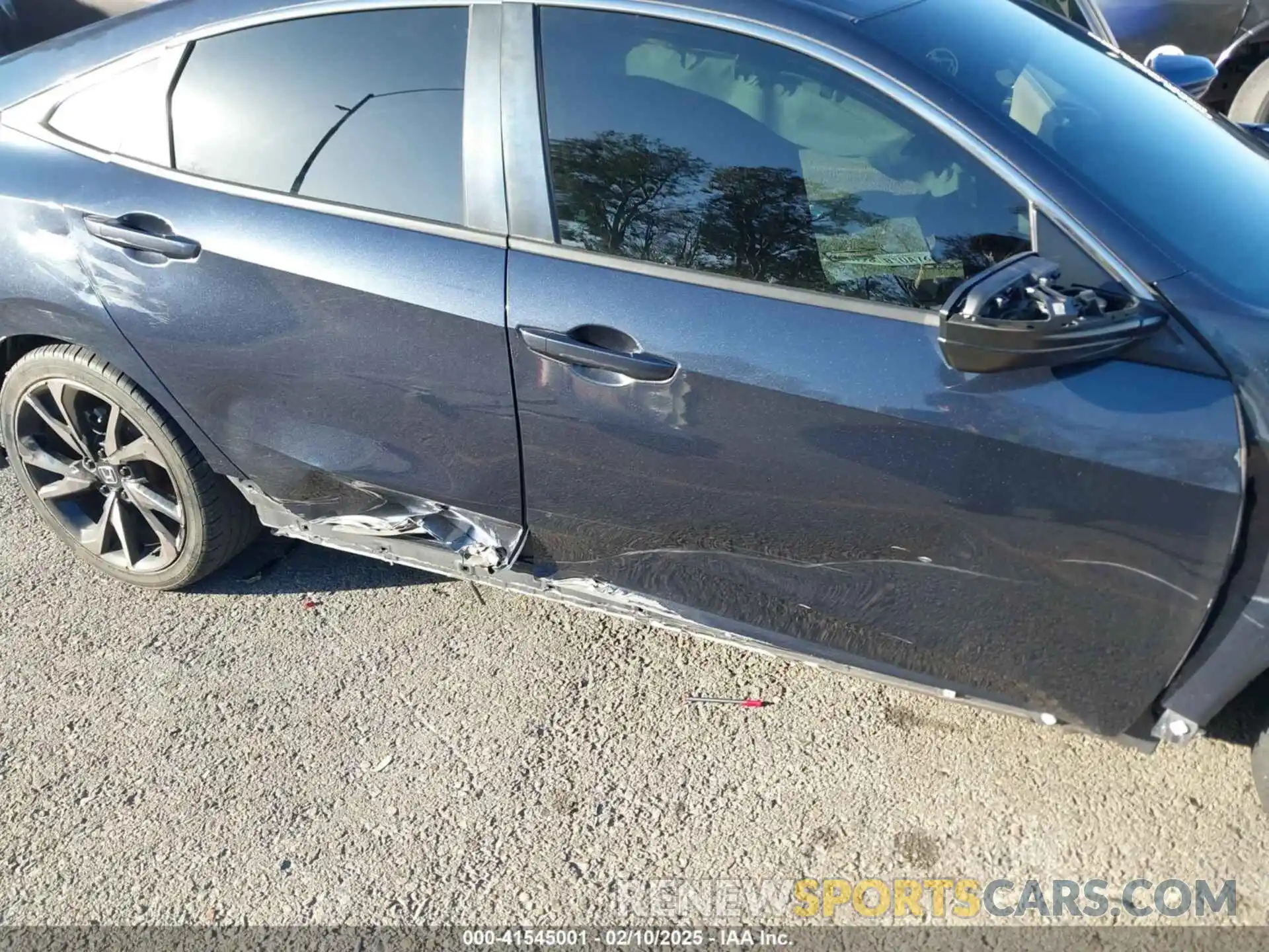 17 Photograph of a damaged car 19XFC2F69LE211332 HONDA CIVIC 2020