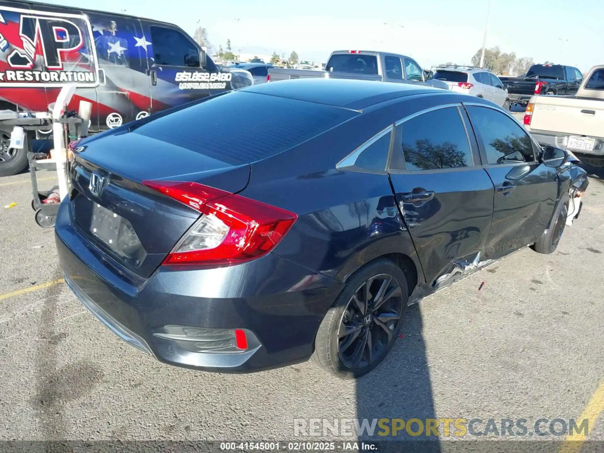 4 Photograph of a damaged car 19XFC2F69LE211332 HONDA CIVIC 2020