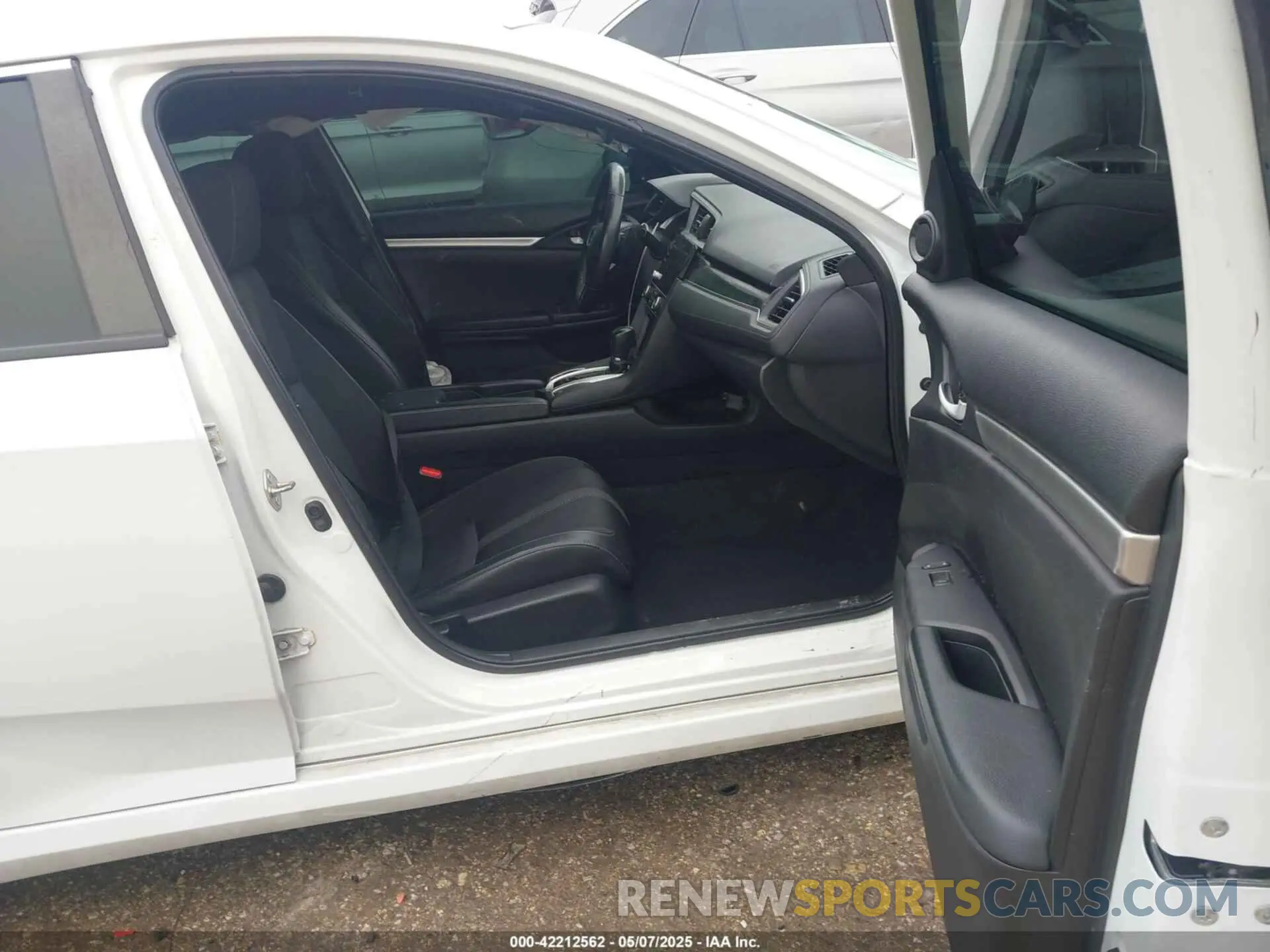 5 Photograph of a damaged car 19XFC2F80LE017161 HONDA CIVIC 2020