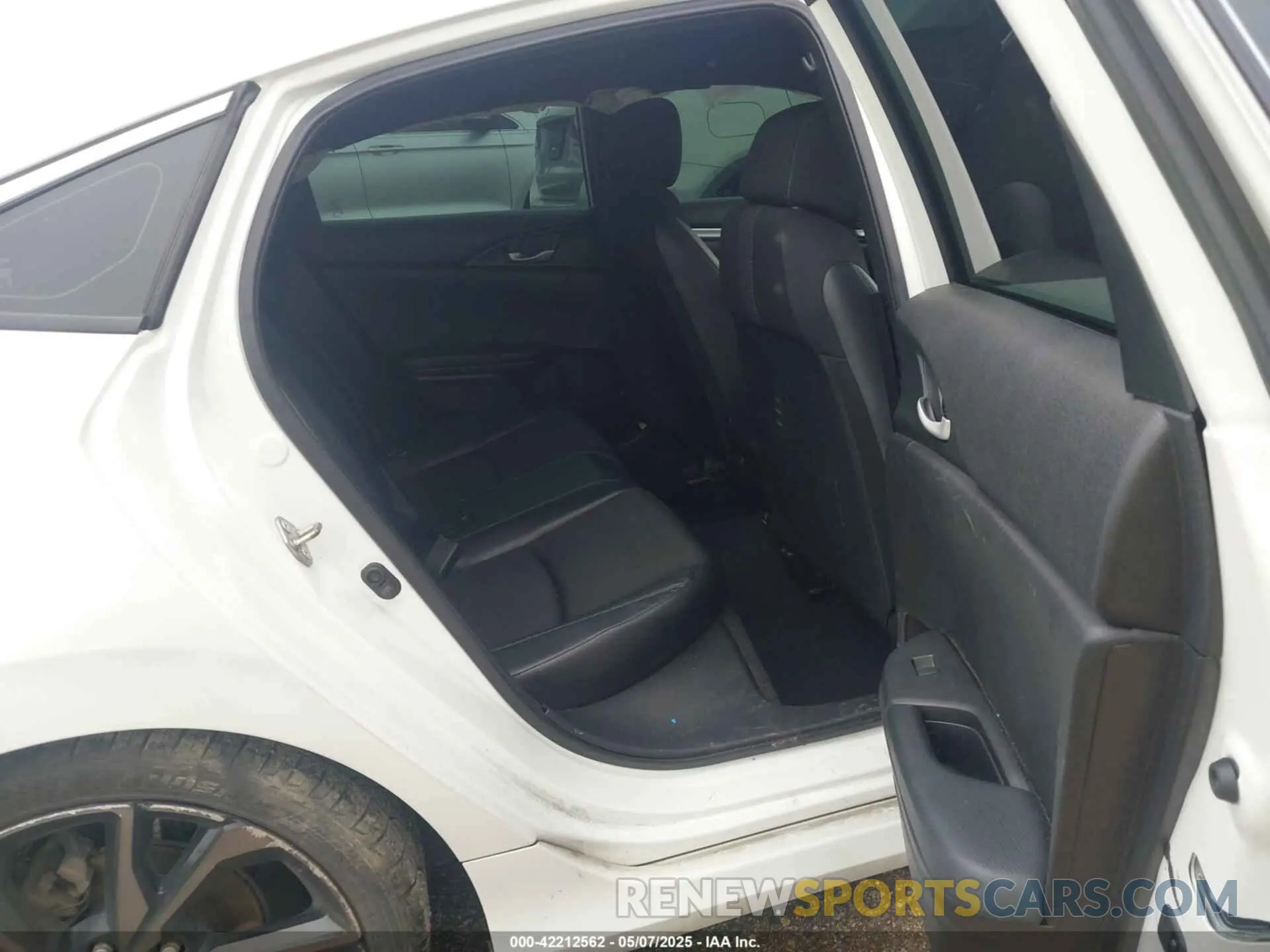 8 Photograph of a damaged car 19XFC2F80LE017161 HONDA CIVIC 2020