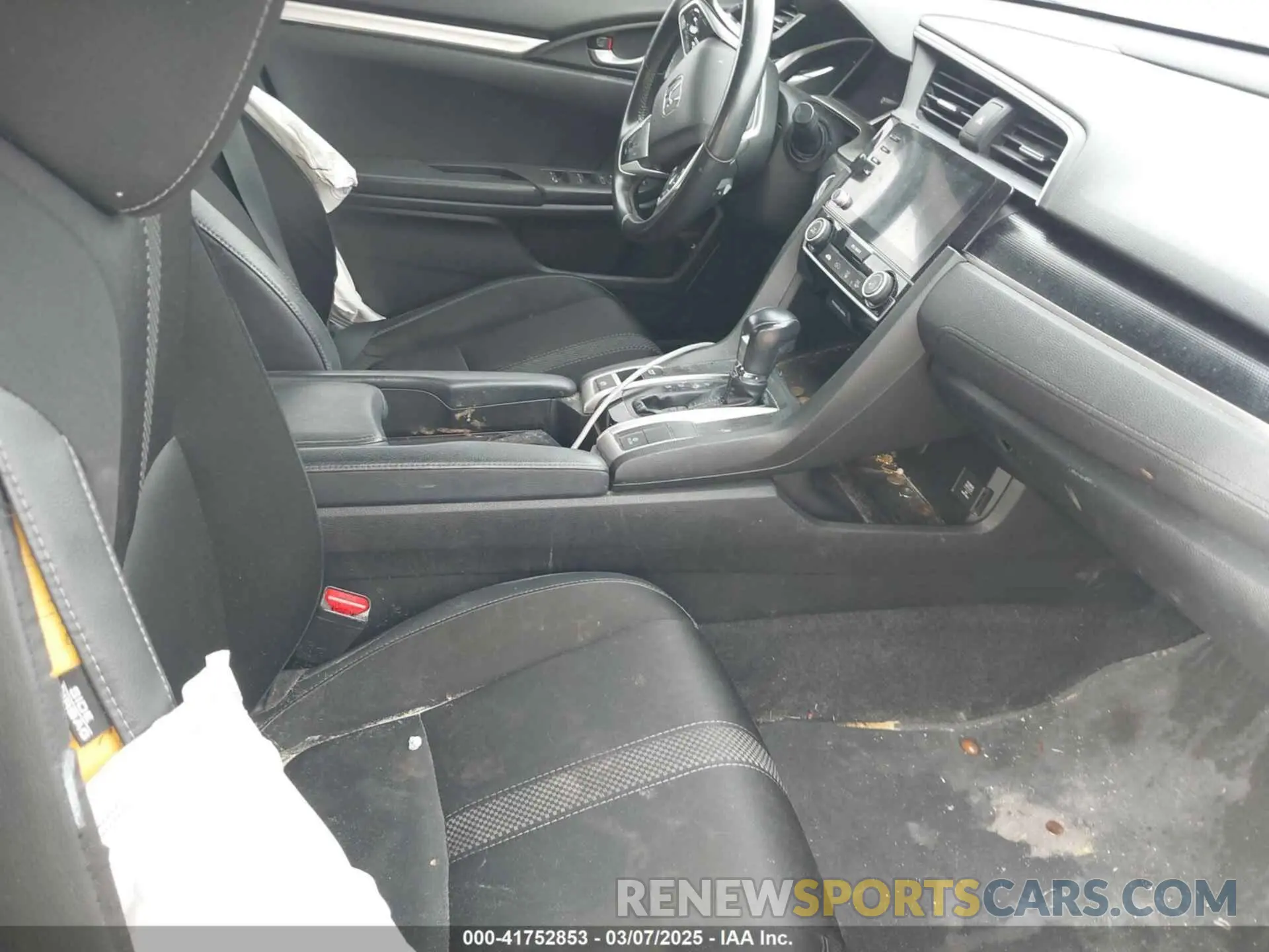 5 Photograph of a damaged car 19XFC2F81LE018321 HONDA CIVIC 2020