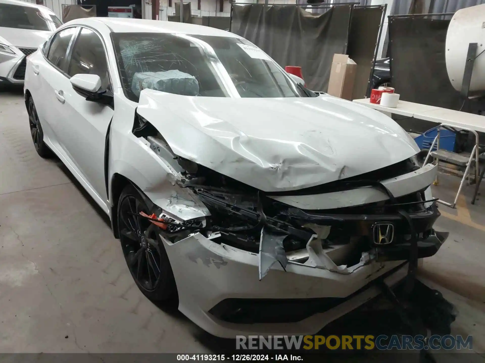 1 Photograph of a damaged car 19XFC2F82LE001575 HONDA CIVIC 2020