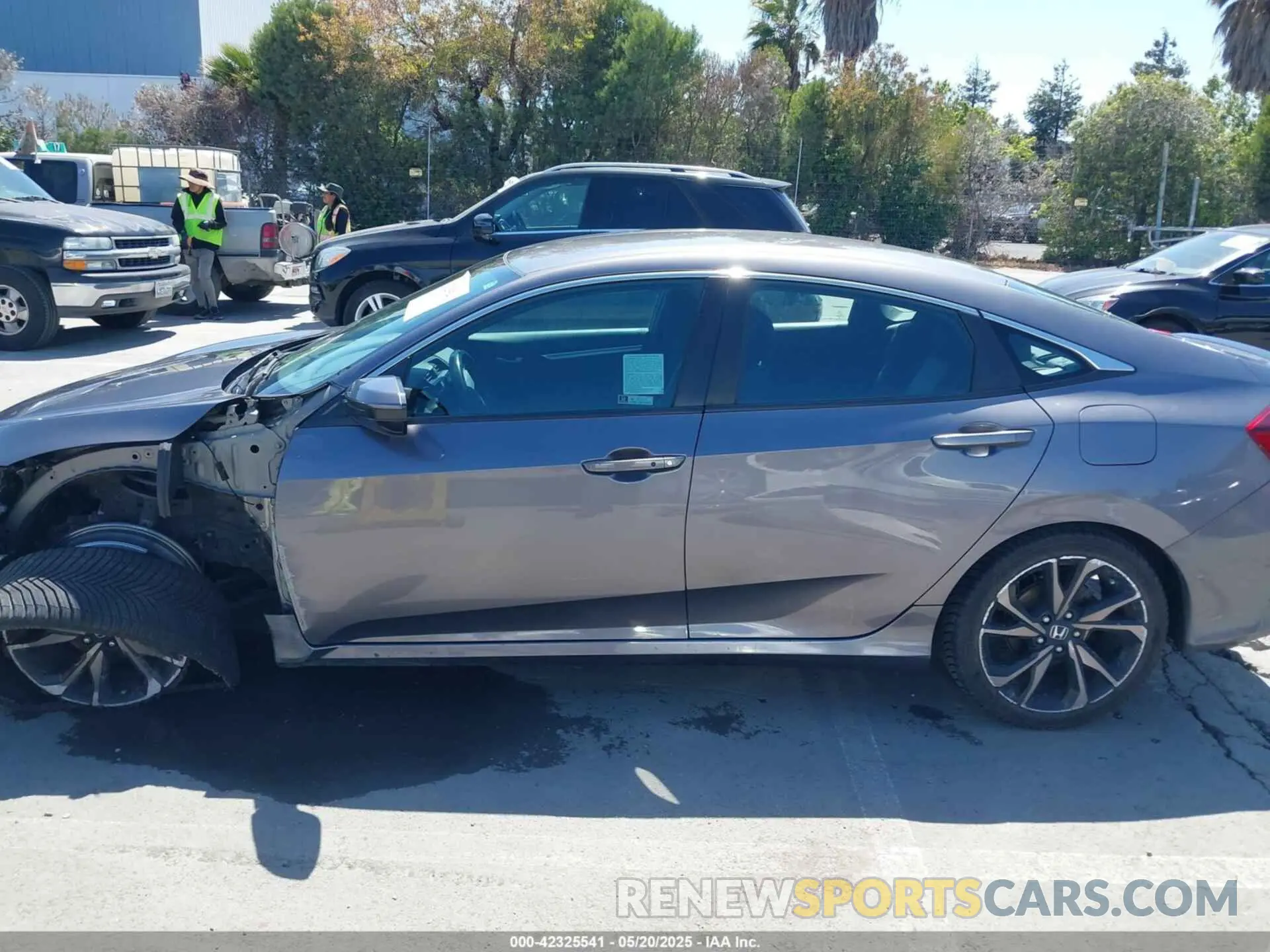15 Photograph of a damaged car 19XFC2F83LE201395 HONDA CIVIC 2020