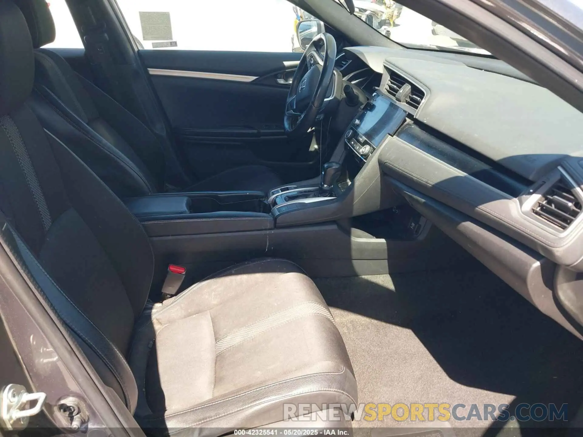5 Photograph of a damaged car 19XFC2F83LE201395 HONDA CIVIC 2020
