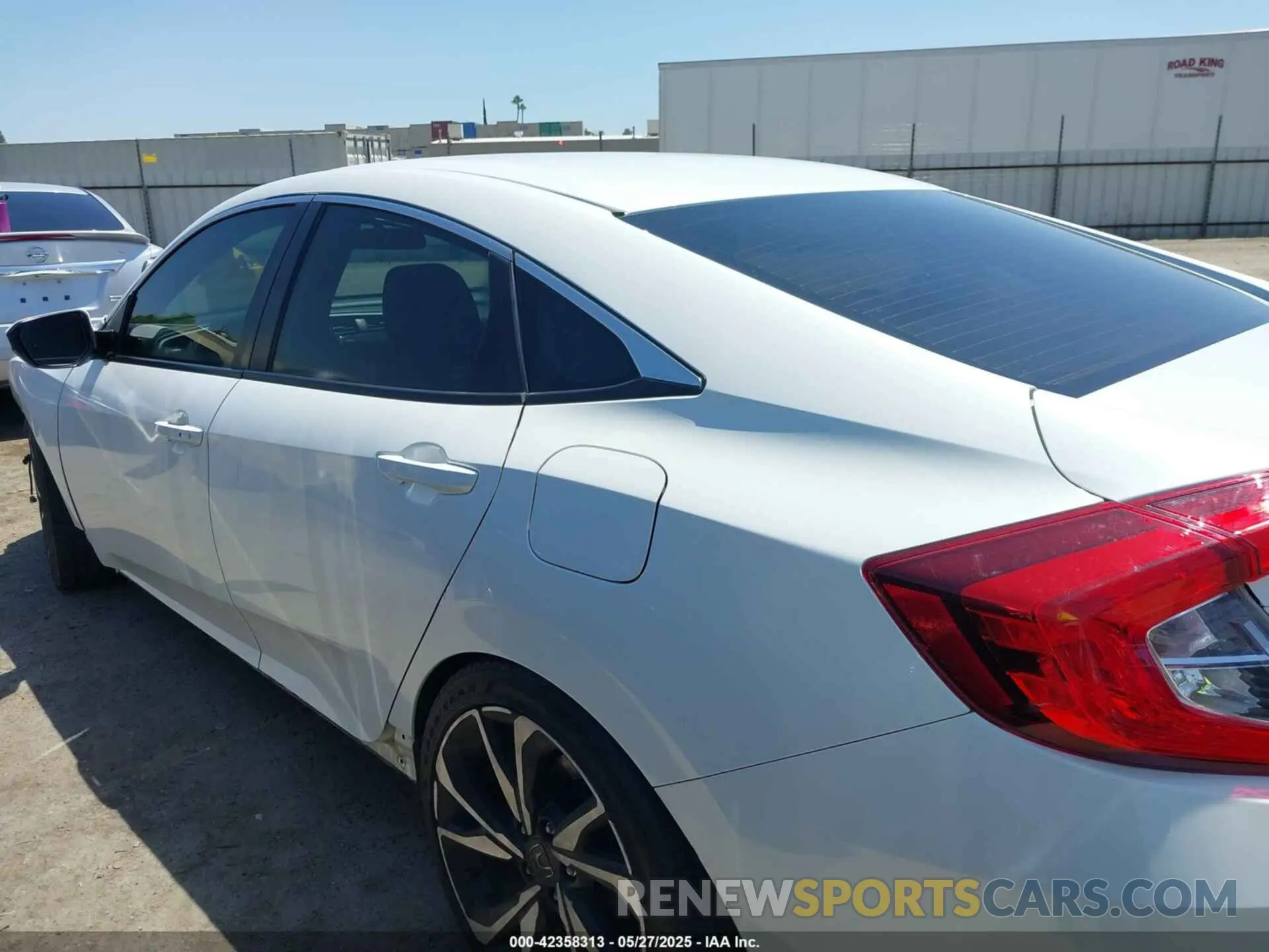 15 Photograph of a damaged car 19XFC2F83LE215720 HONDA CIVIC 2020