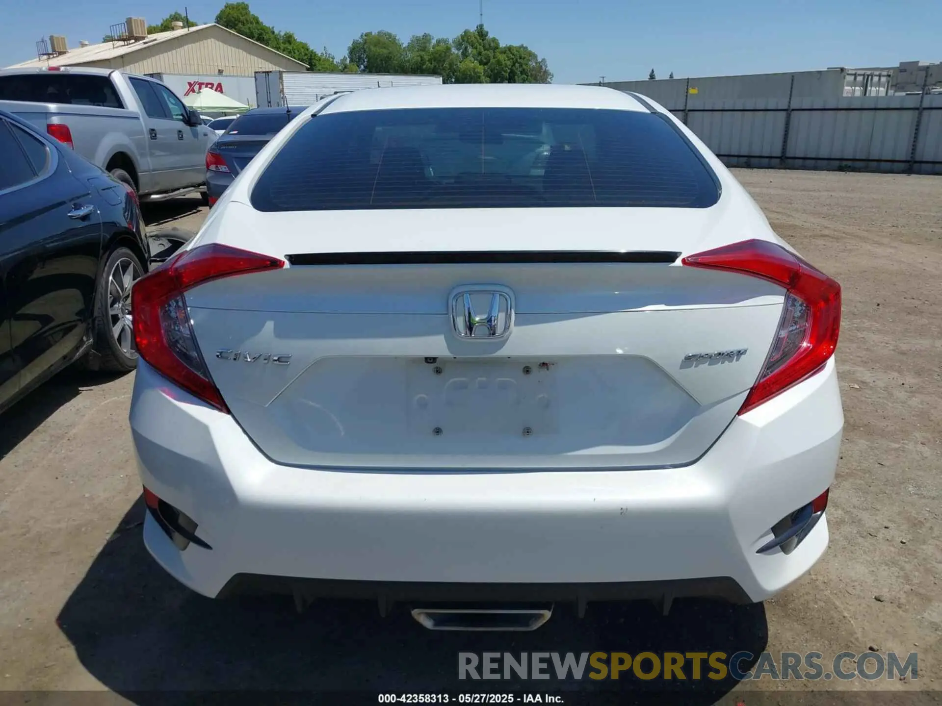 17 Photograph of a damaged car 19XFC2F83LE215720 HONDA CIVIC 2020