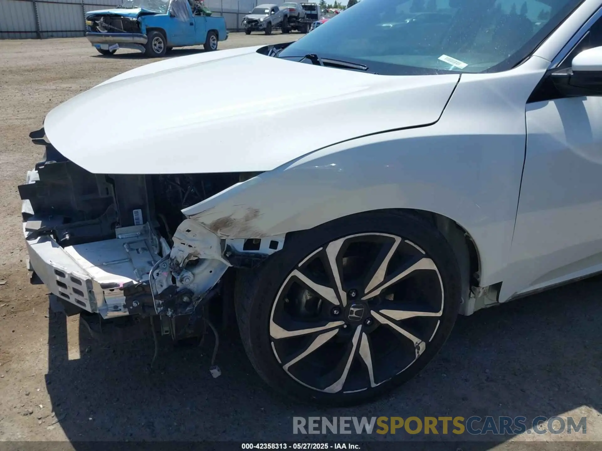 18 Photograph of a damaged car 19XFC2F83LE215720 HONDA CIVIC 2020