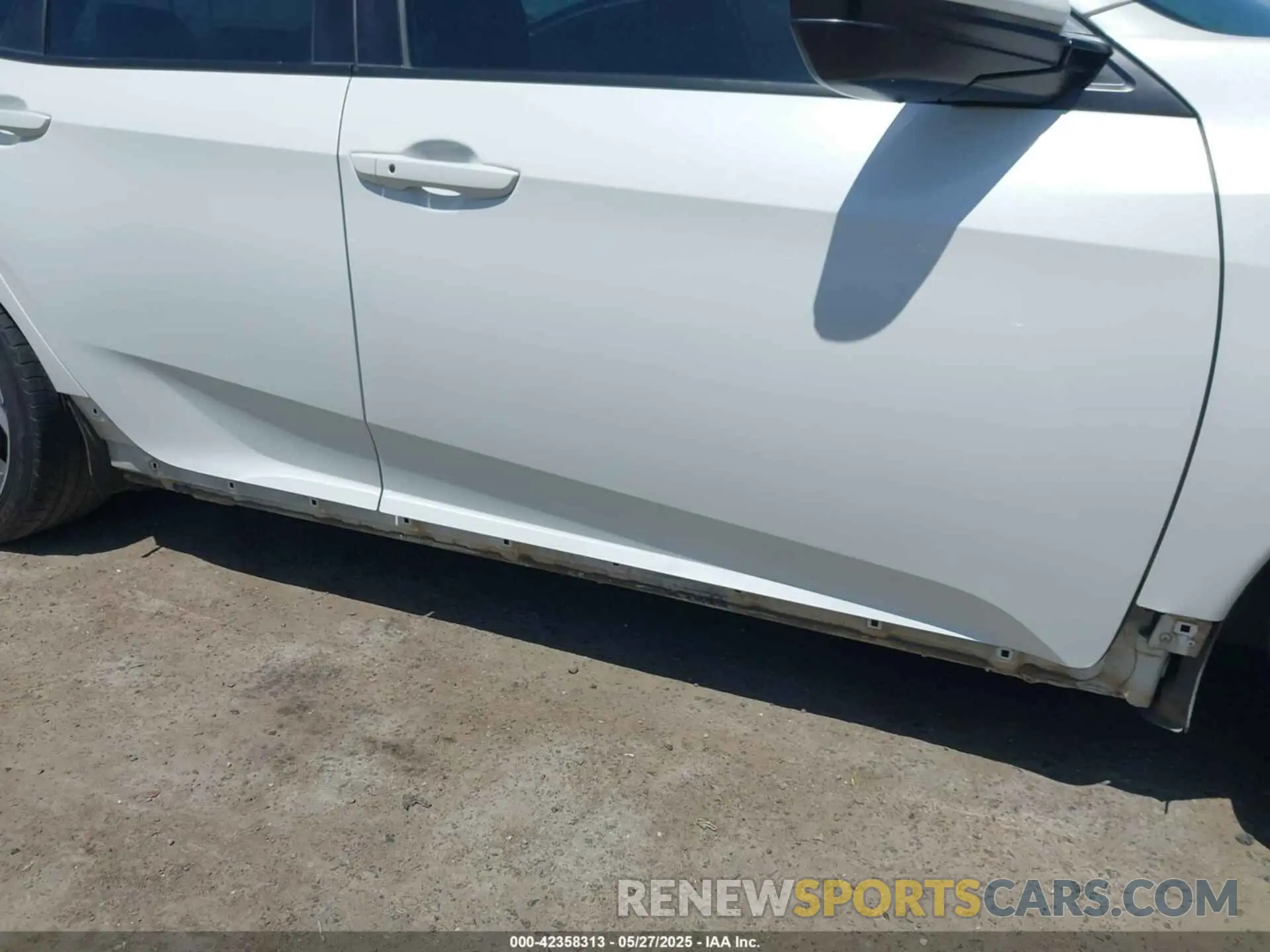 21 Photograph of a damaged car 19XFC2F83LE215720 HONDA CIVIC 2020