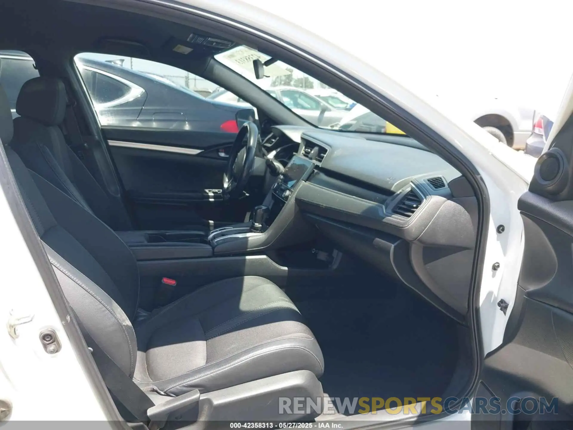 5 Photograph of a damaged car 19XFC2F83LE215720 HONDA CIVIC 2020
