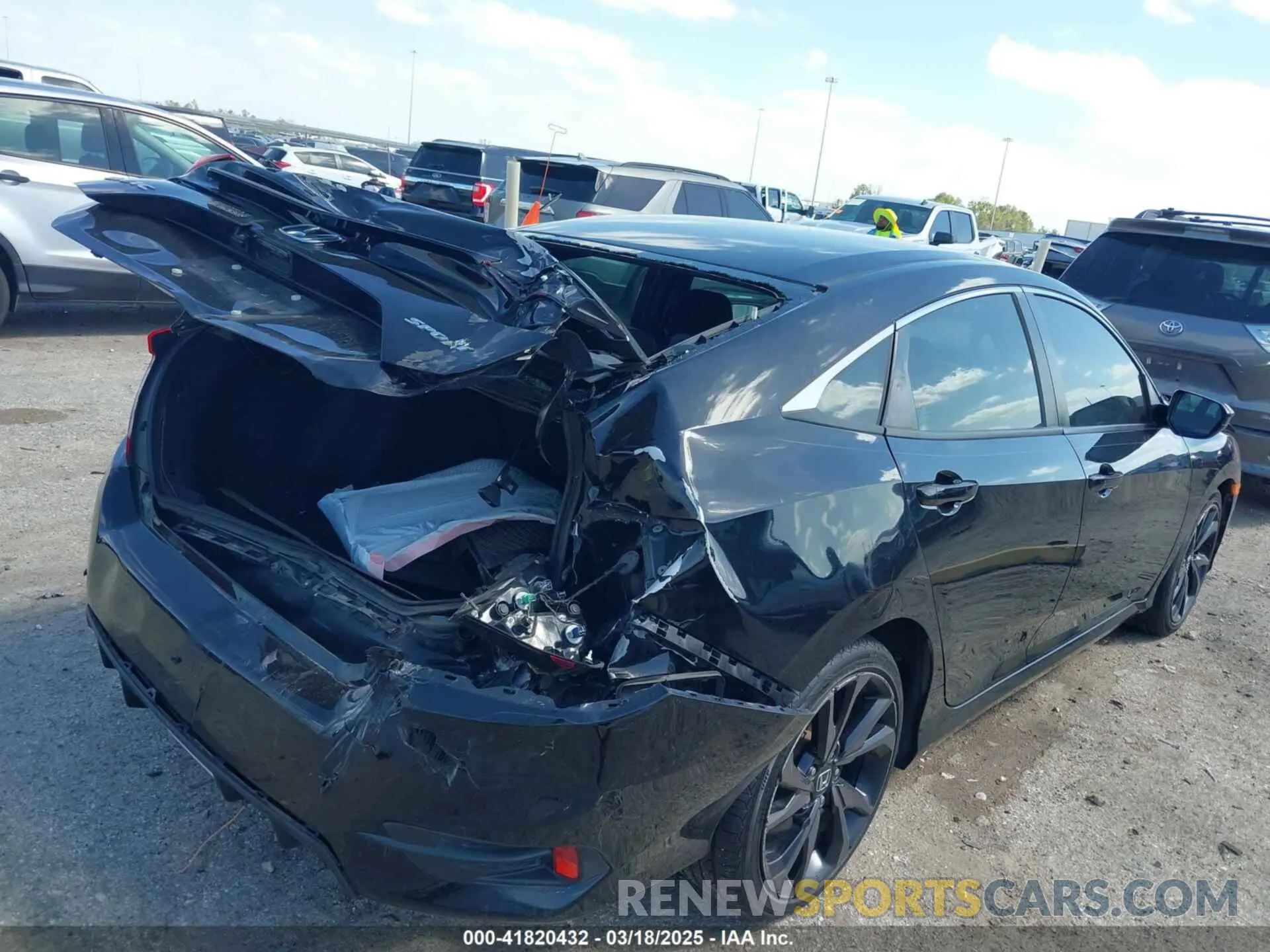 4 Photograph of a damaged car 19XFC2F85LE020492 HONDA CIVIC 2020