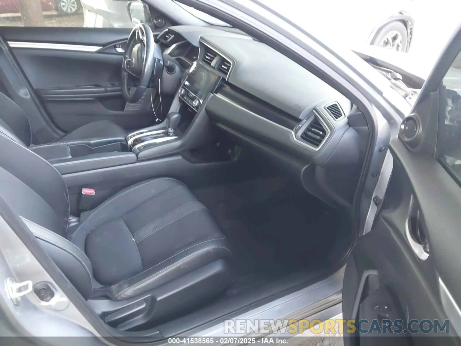 5 Photograph of a damaged car 19XFC2F88LE203398 HONDA CIVIC 2020