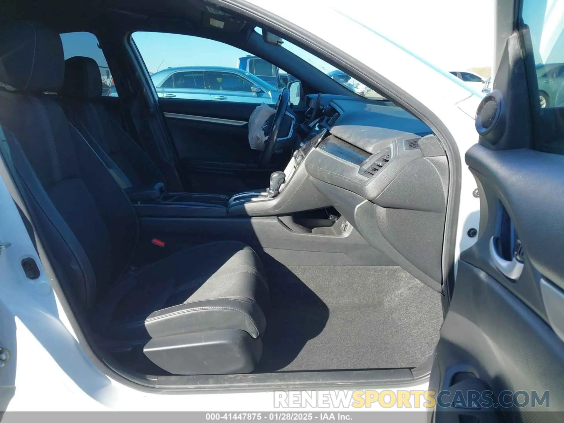 5 Photograph of a damaged car 19XFC2F88LE203496 HONDA CIVIC 2020