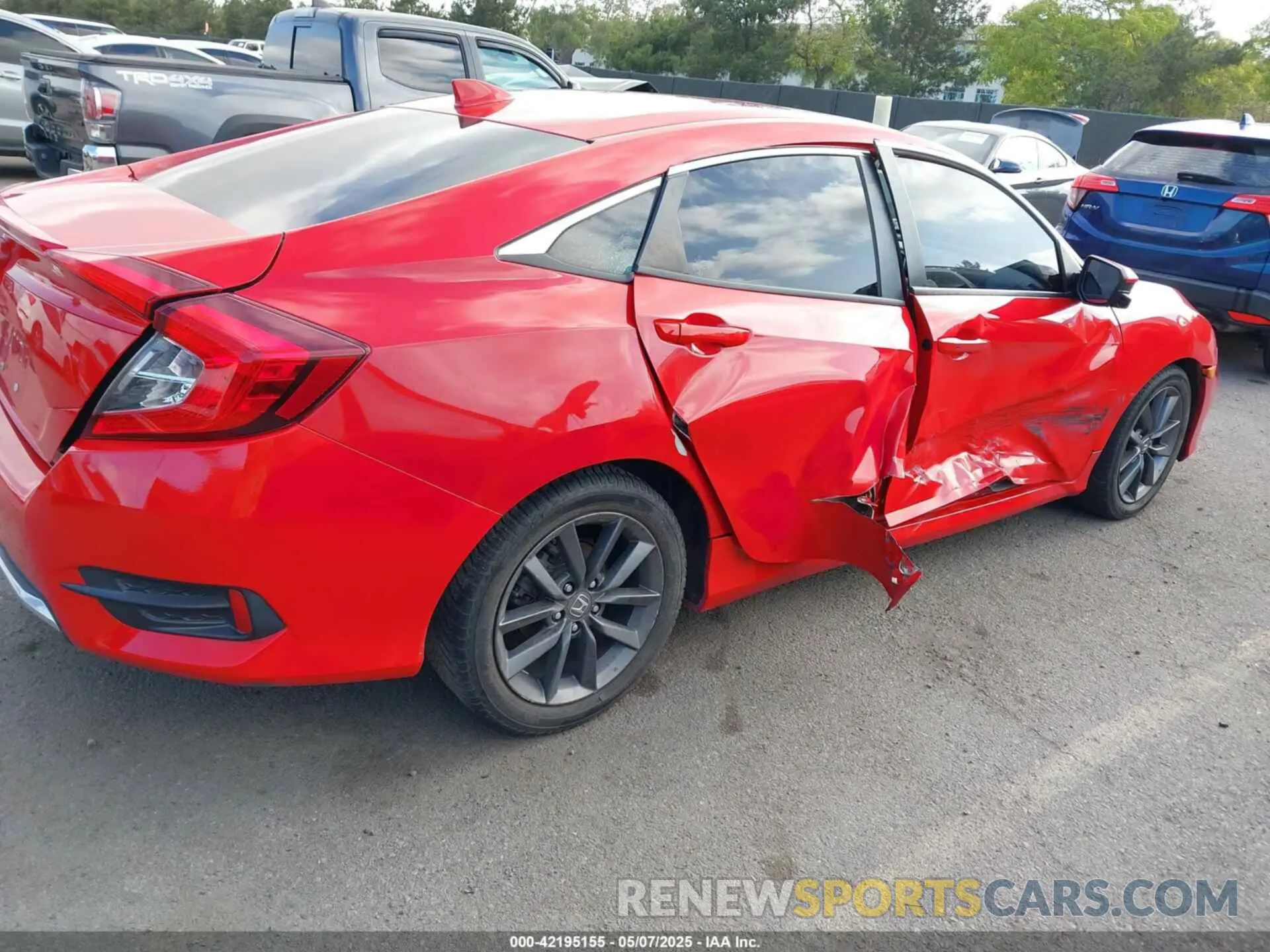 17 Photograph of a damaged car 2HGFC1F31LH682168 HONDA CIVIC 2020
