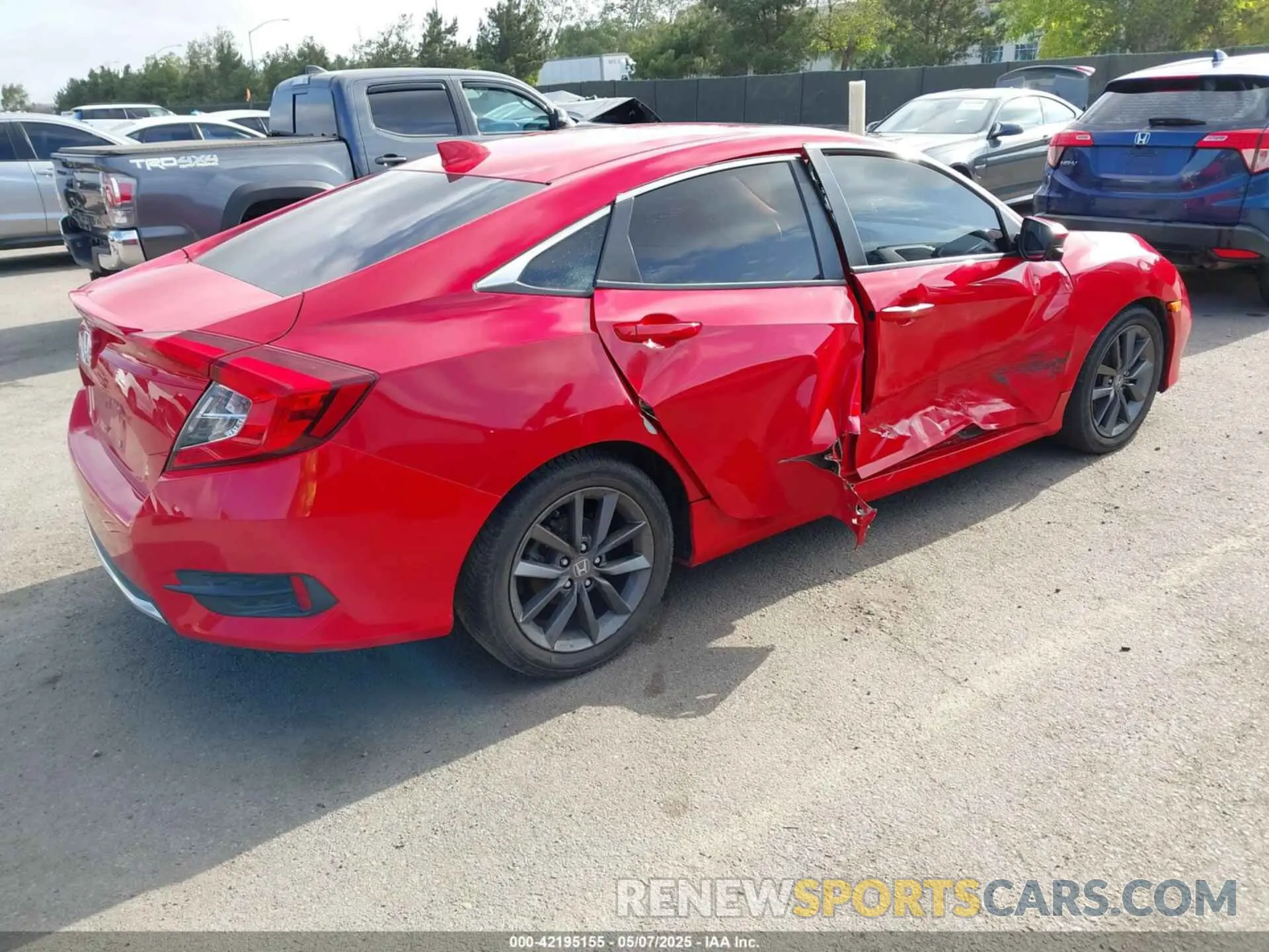 4 Photograph of a damaged car 2HGFC1F31LH682168 HONDA CIVIC 2020