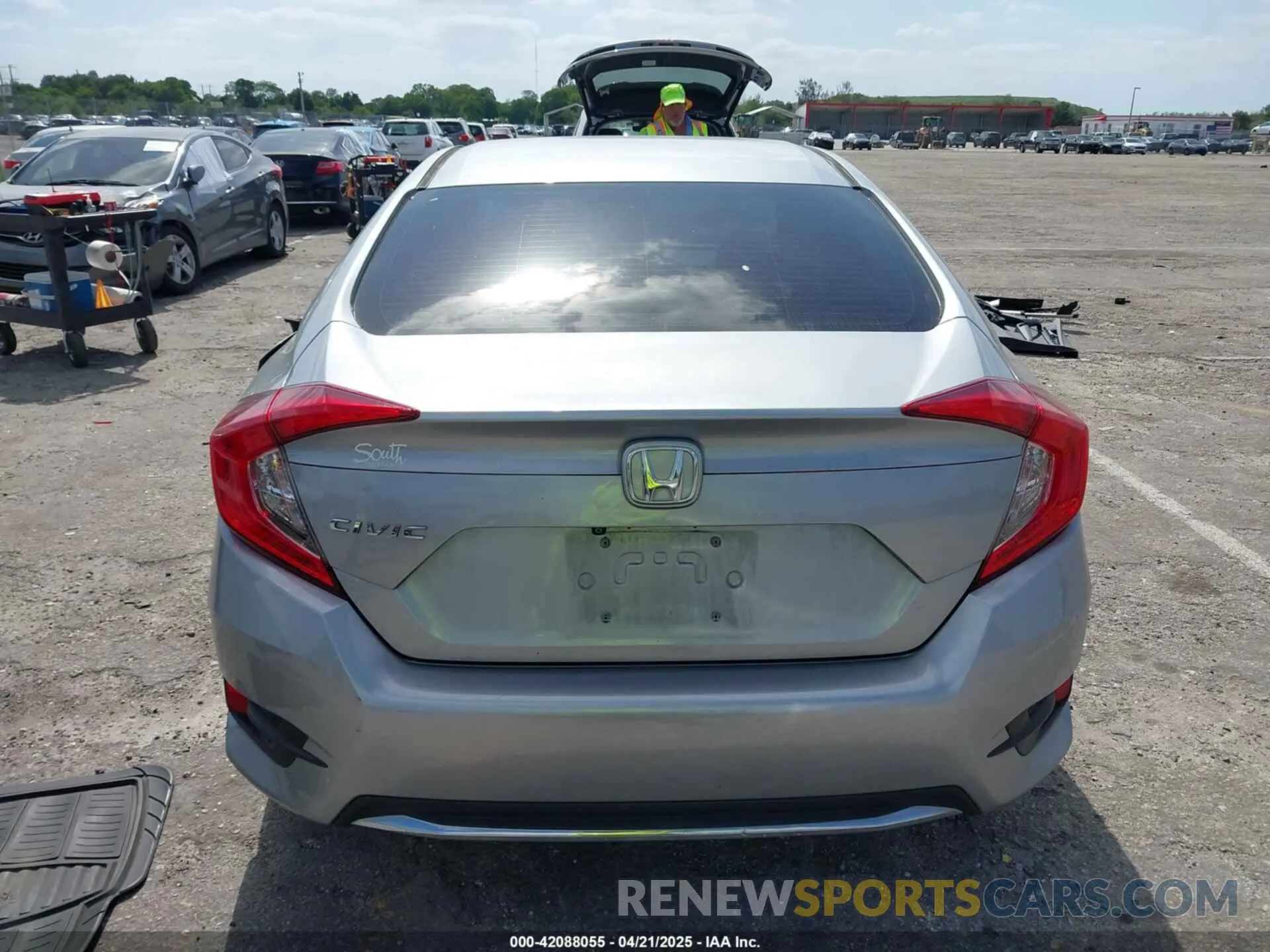 17 Photograph of a damaged car 2HGFC2F60LH565181 HONDA CIVIC 2020