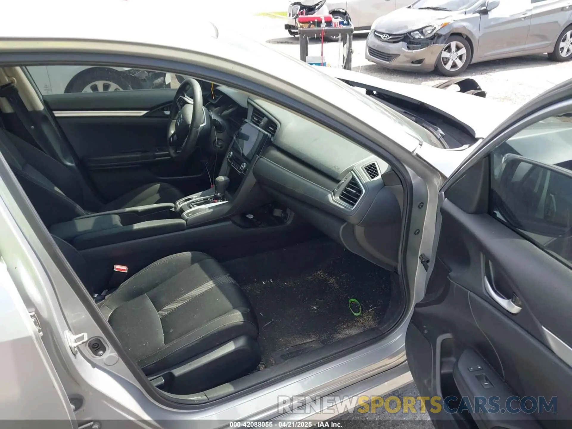 5 Photograph of a damaged car 2HGFC2F60LH565181 HONDA CIVIC 2020