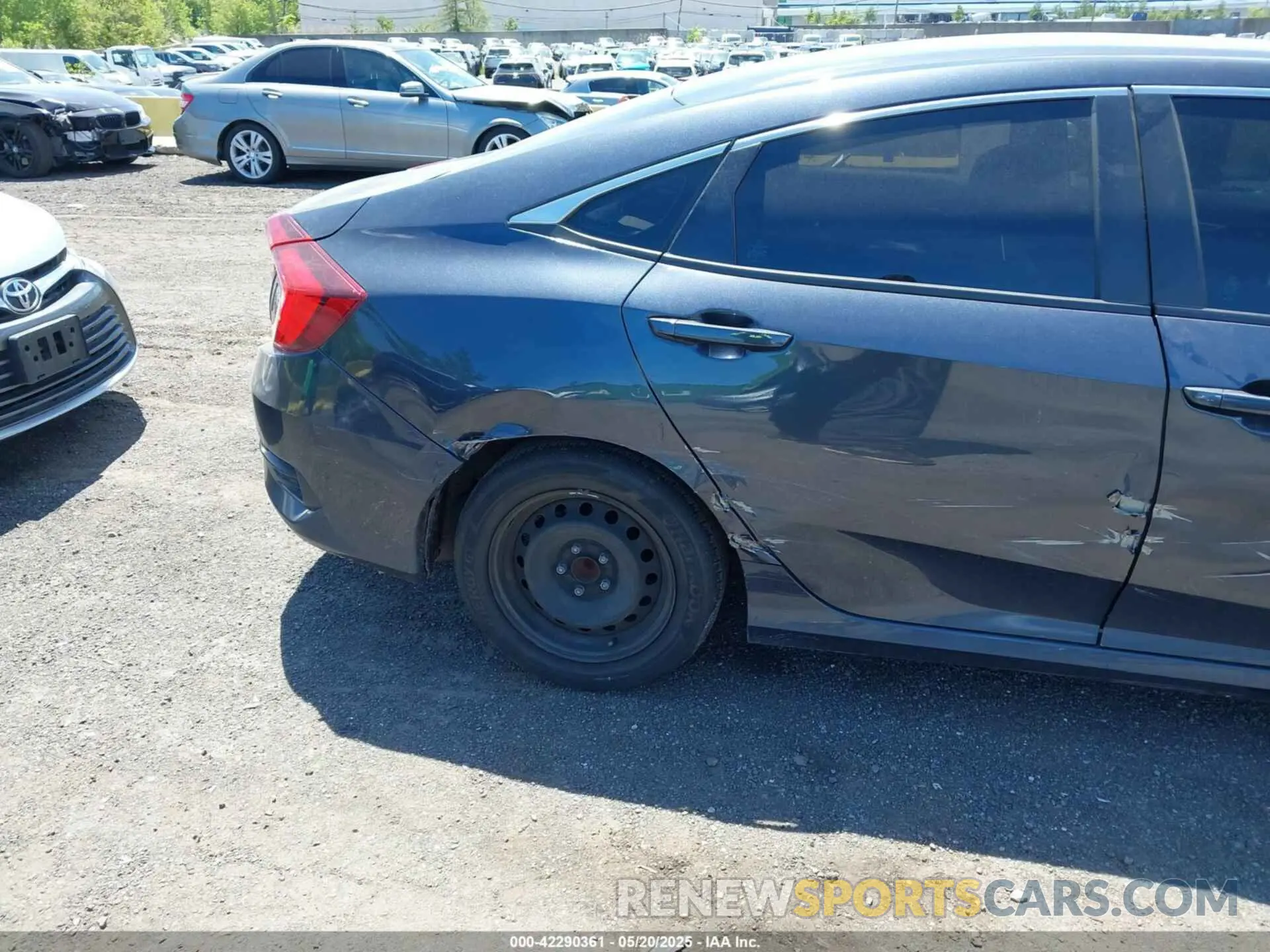17 Photograph of a damaged car 2HGFC2F61LH567246 HONDA CIVIC 2020