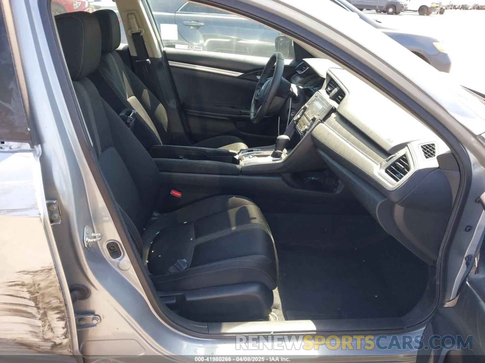 5 Photograph of a damaged car 2HGFC2F62LH570835 HONDA CIVIC 2020