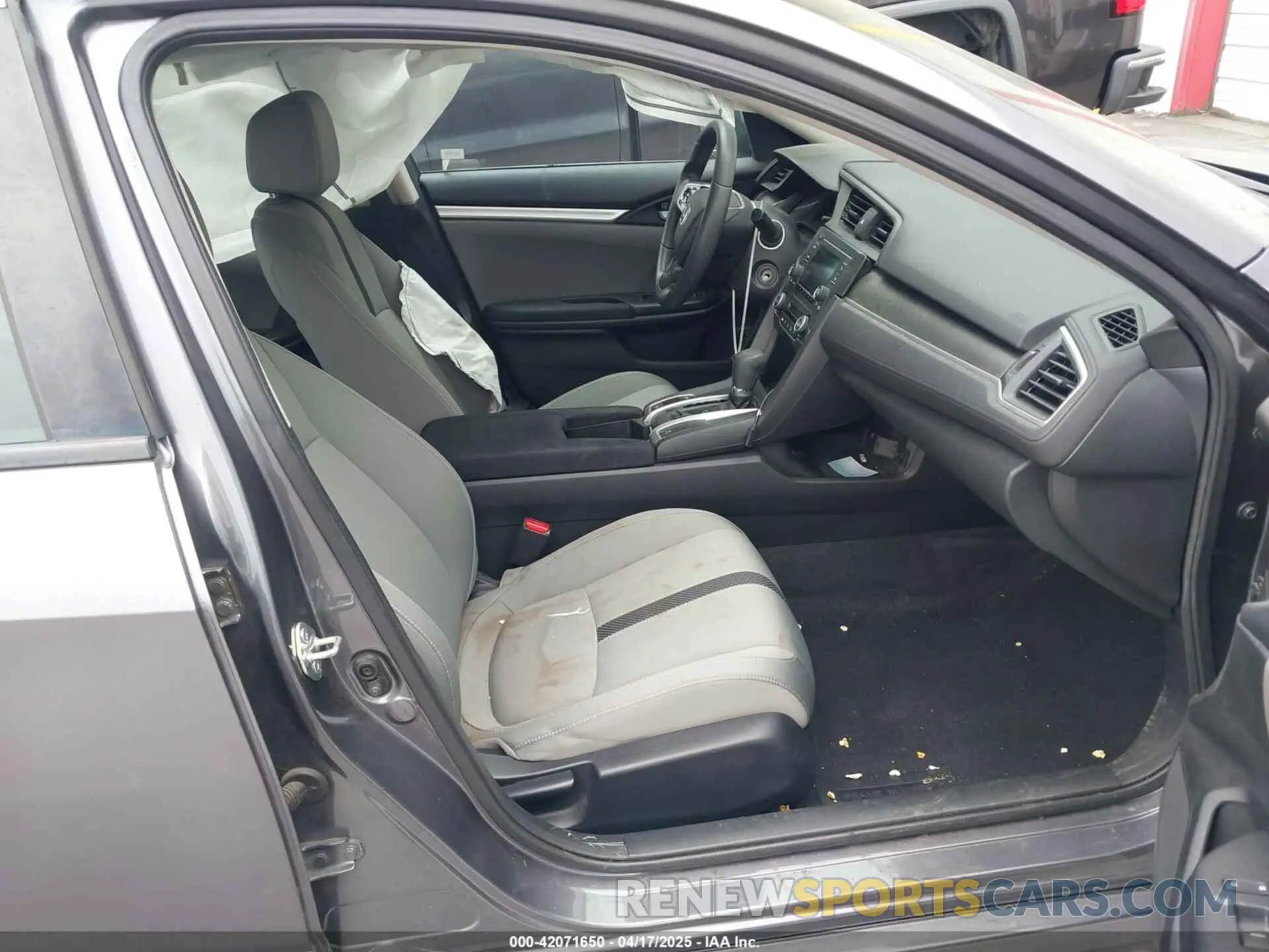 5 Photograph of a damaged car 2HGFC2F63LH530442 HONDA CIVIC 2020