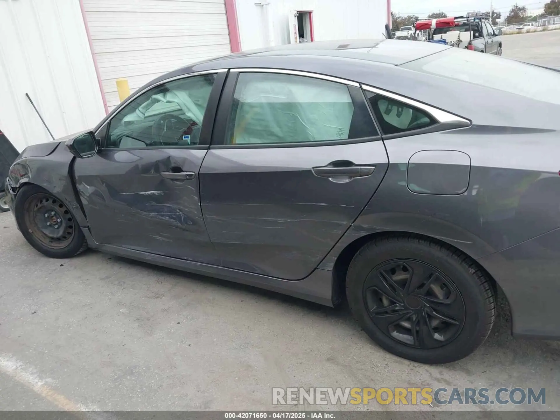 6 Photograph of a damaged car 2HGFC2F63LH530442 HONDA CIVIC 2020