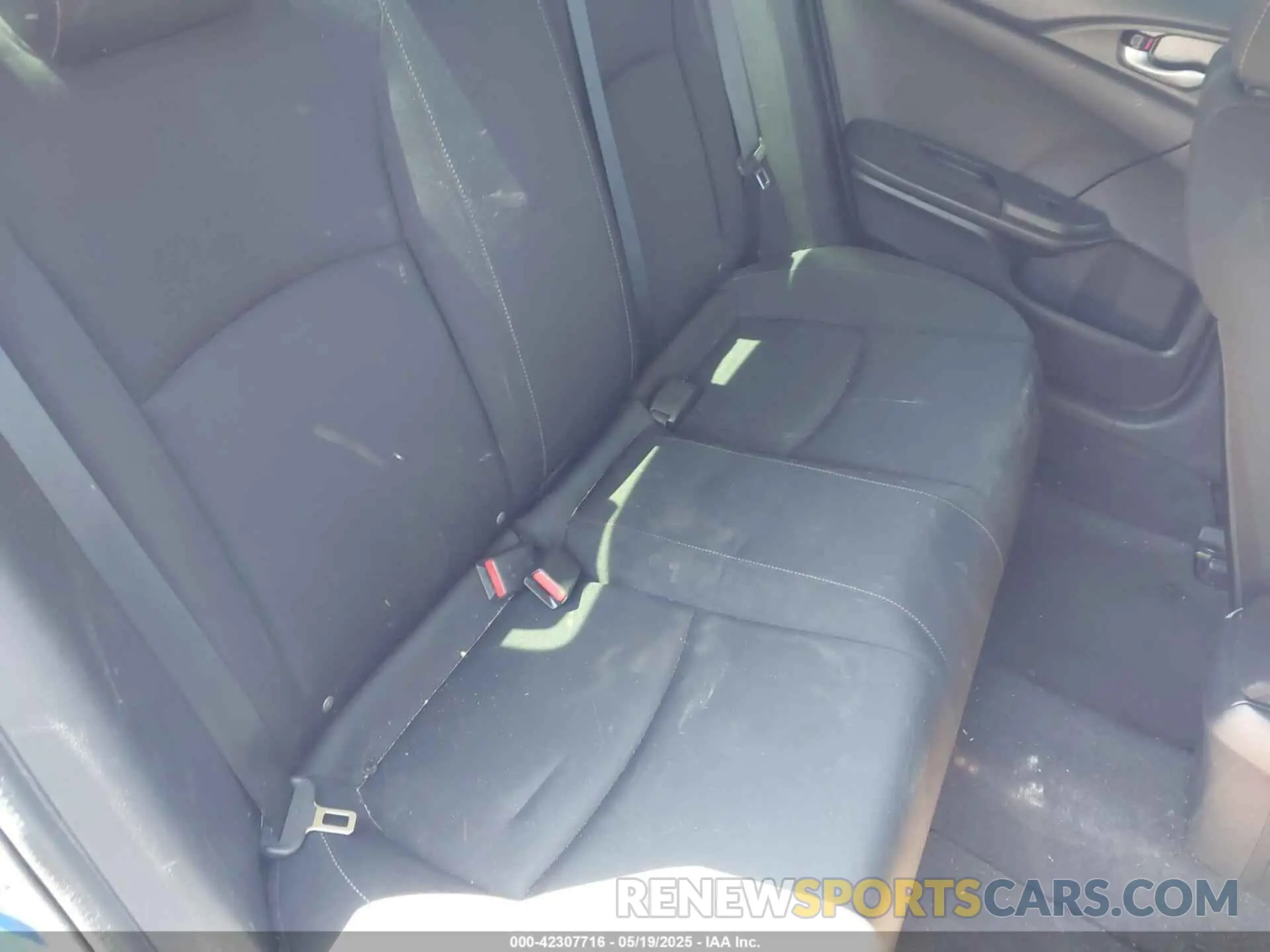 8 Photograph of a damaged car 2HGFC2F64LH504917 HONDA CIVIC 2020