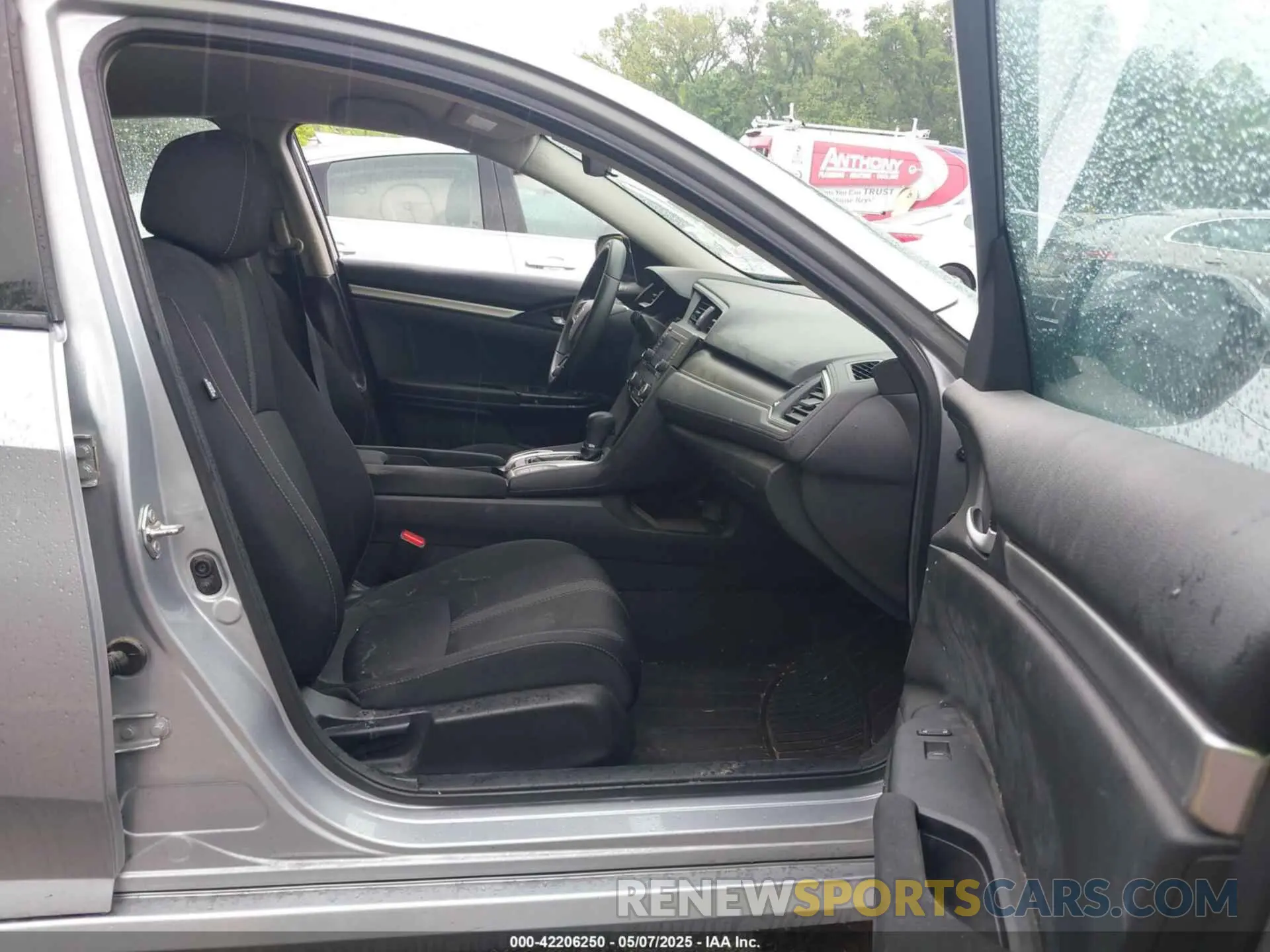 5 Photograph of a damaged car 2HGFC2F64LH516064 HONDA CIVIC 2020