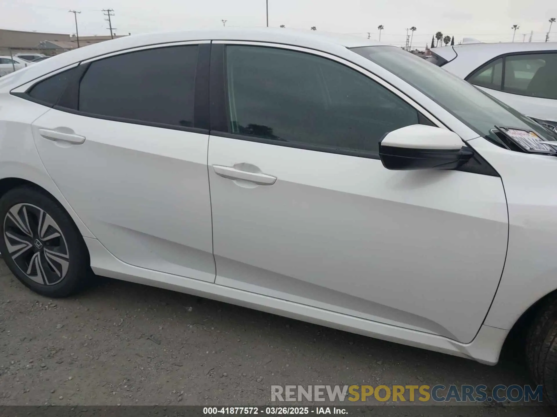 13 Photograph of a damaged car 2HGFC2F64LH593100 HONDA CIVIC 2020