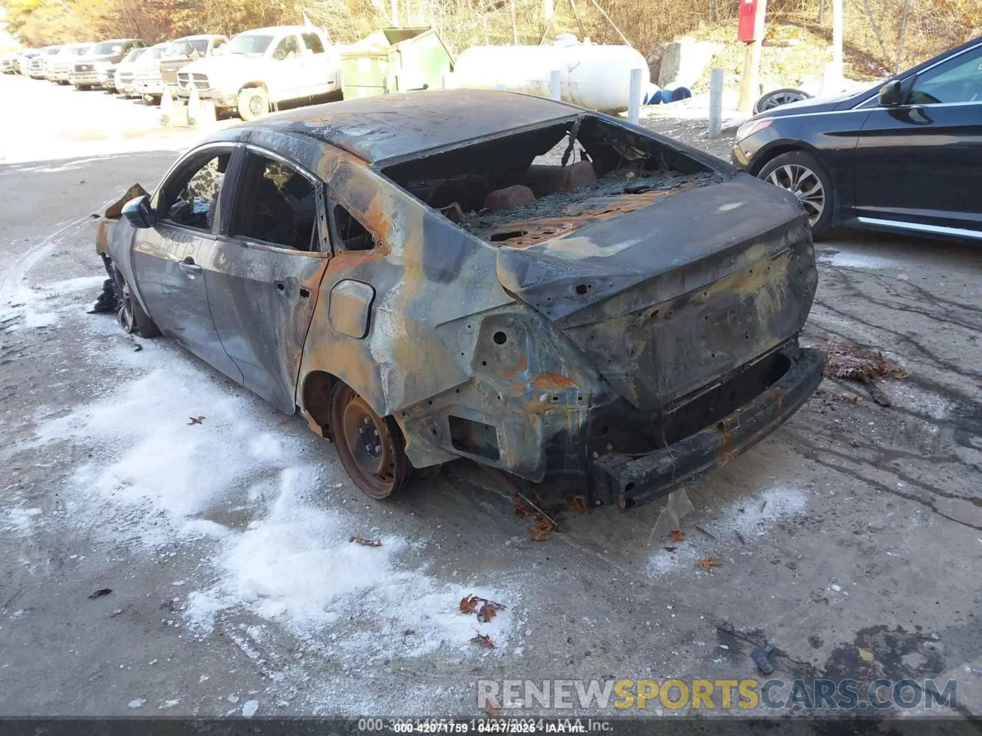 3 Photograph of a damaged car 2HGFC2F65LH530958 HONDA CIVIC 2020