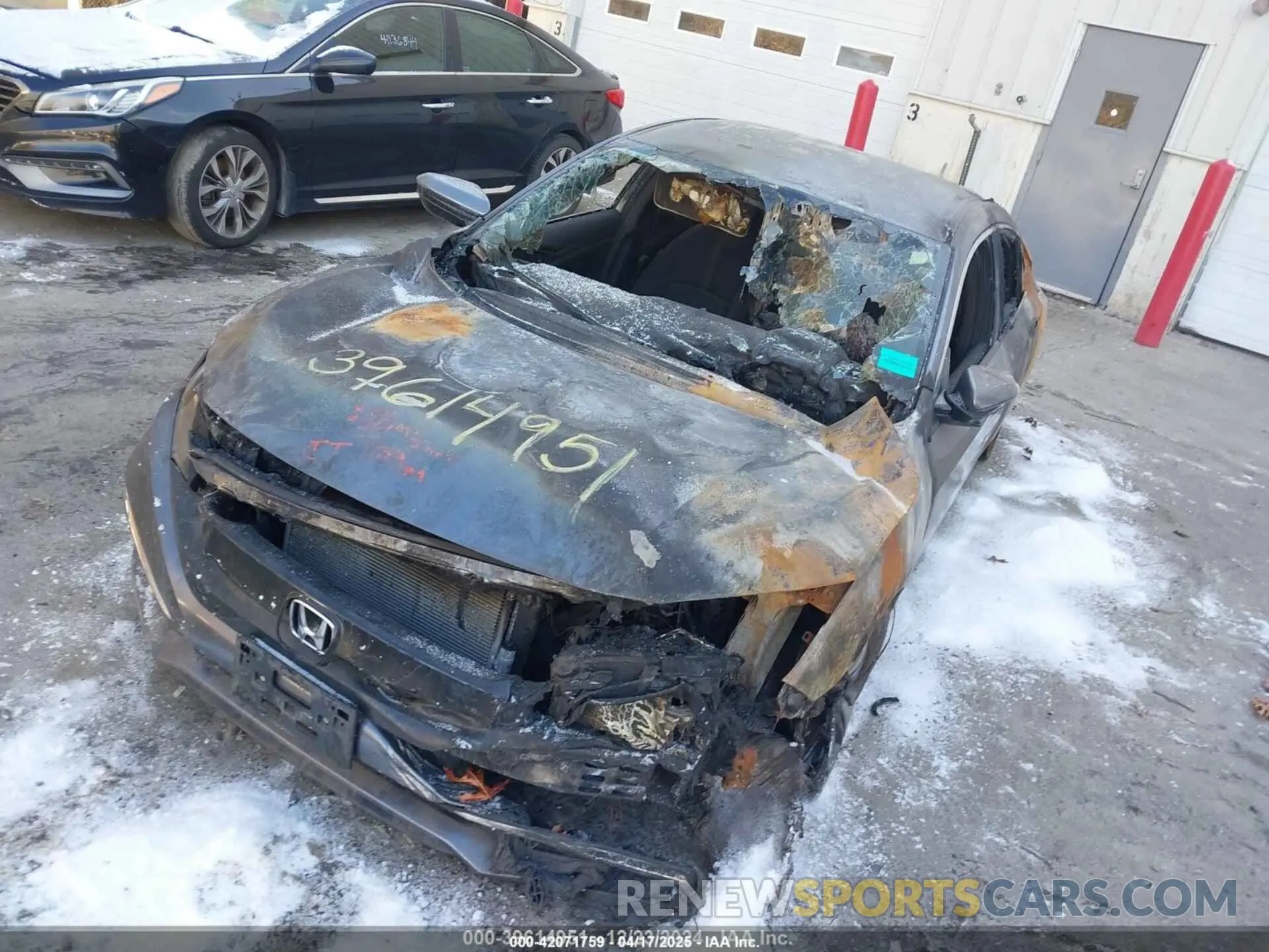 6 Photograph of a damaged car 2HGFC2F65LH530958 HONDA CIVIC 2020