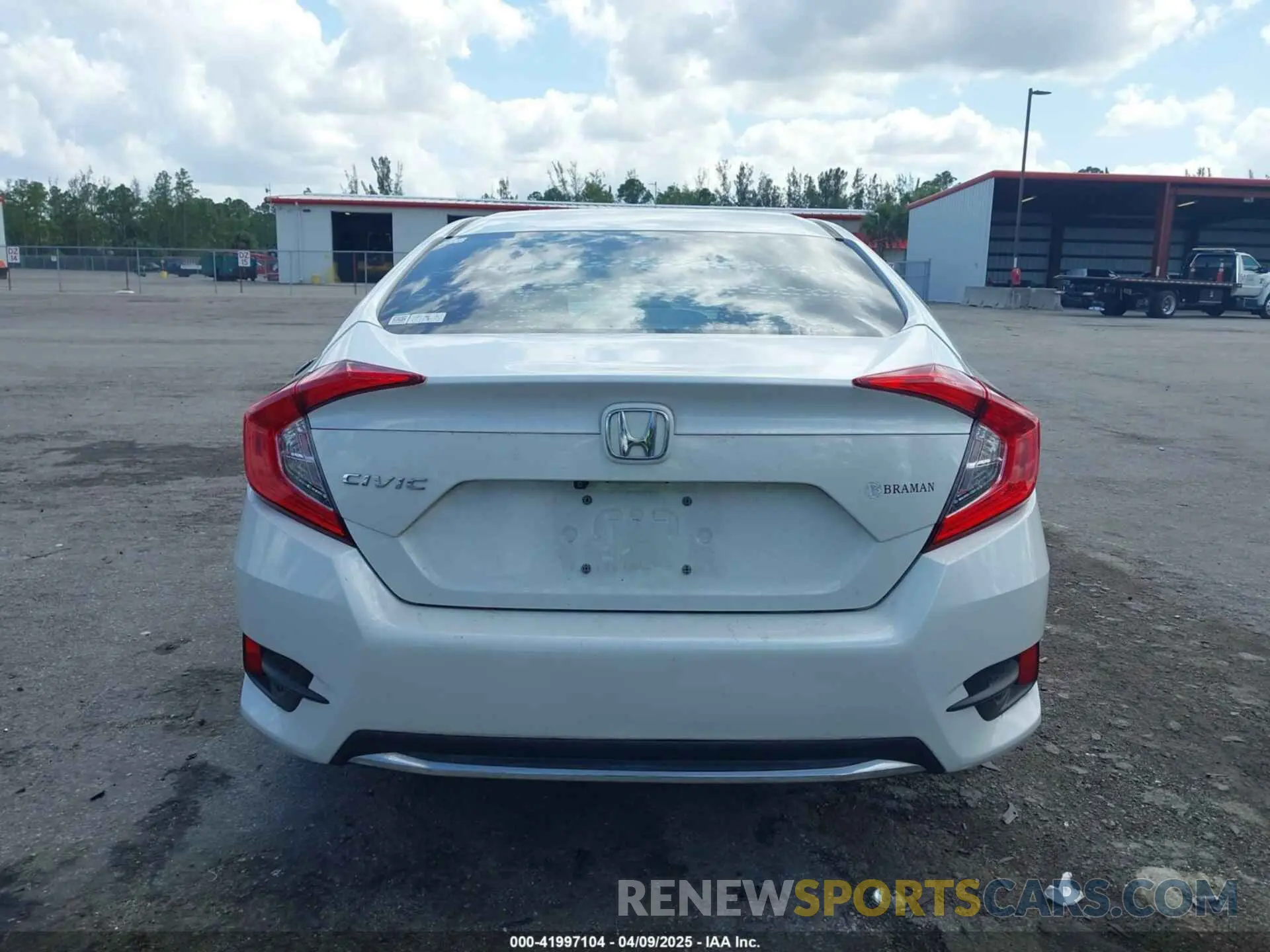 17 Photograph of a damaged car 2HGFC2F65LH531818 HONDA CIVIC 2020
