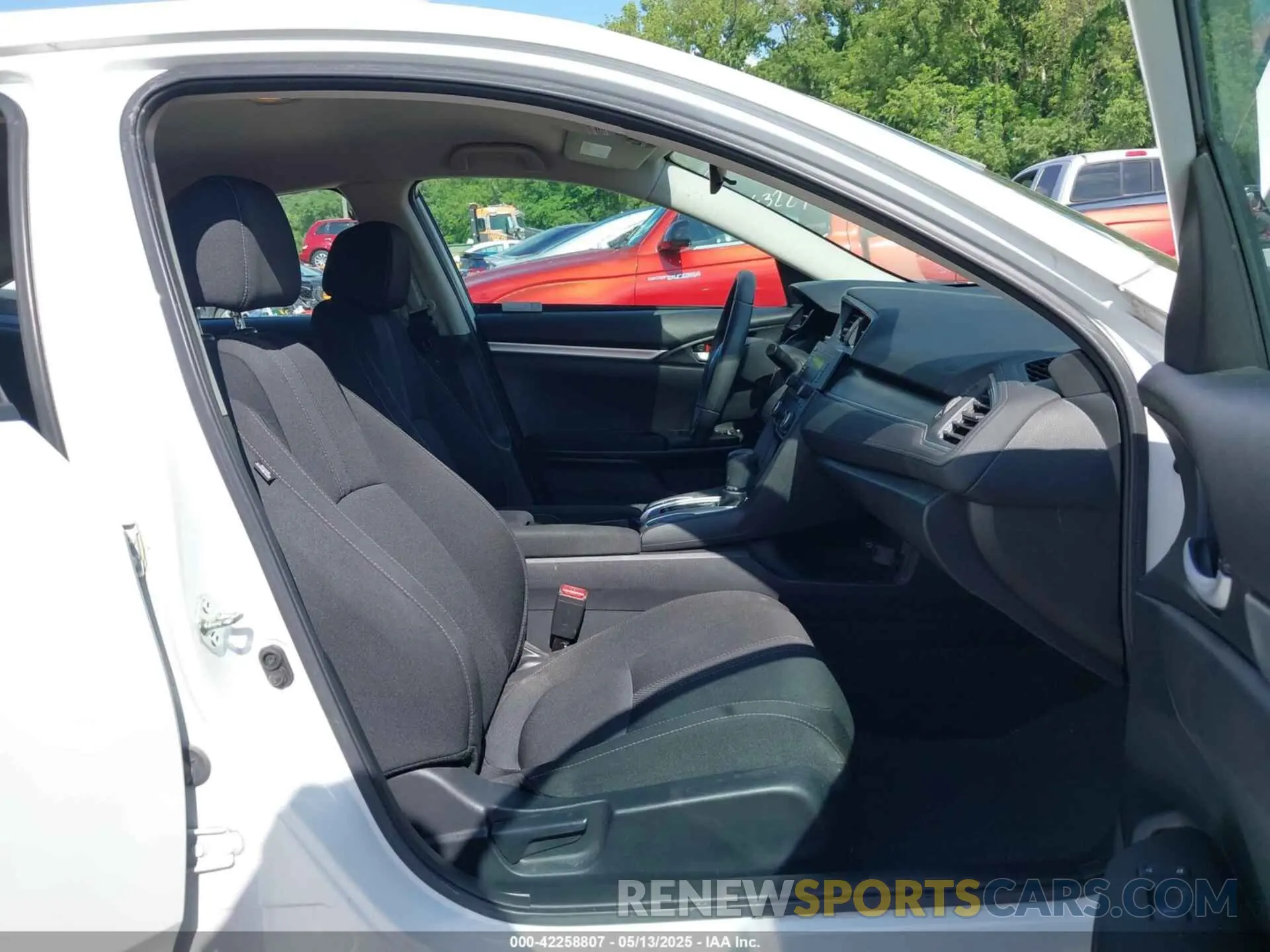 5 Photograph of a damaged car 2HGFC2F65LH537800 HONDA CIVIC 2020