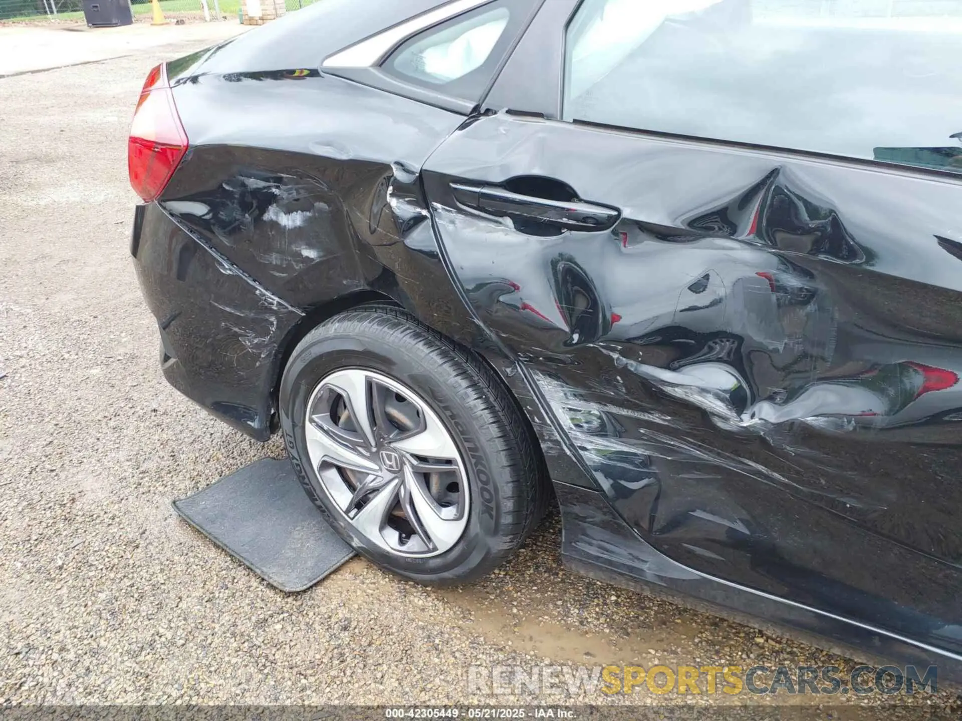 6 Photograph of a damaged car 2HGFC2F65LH551129 HONDA CIVIC 2020