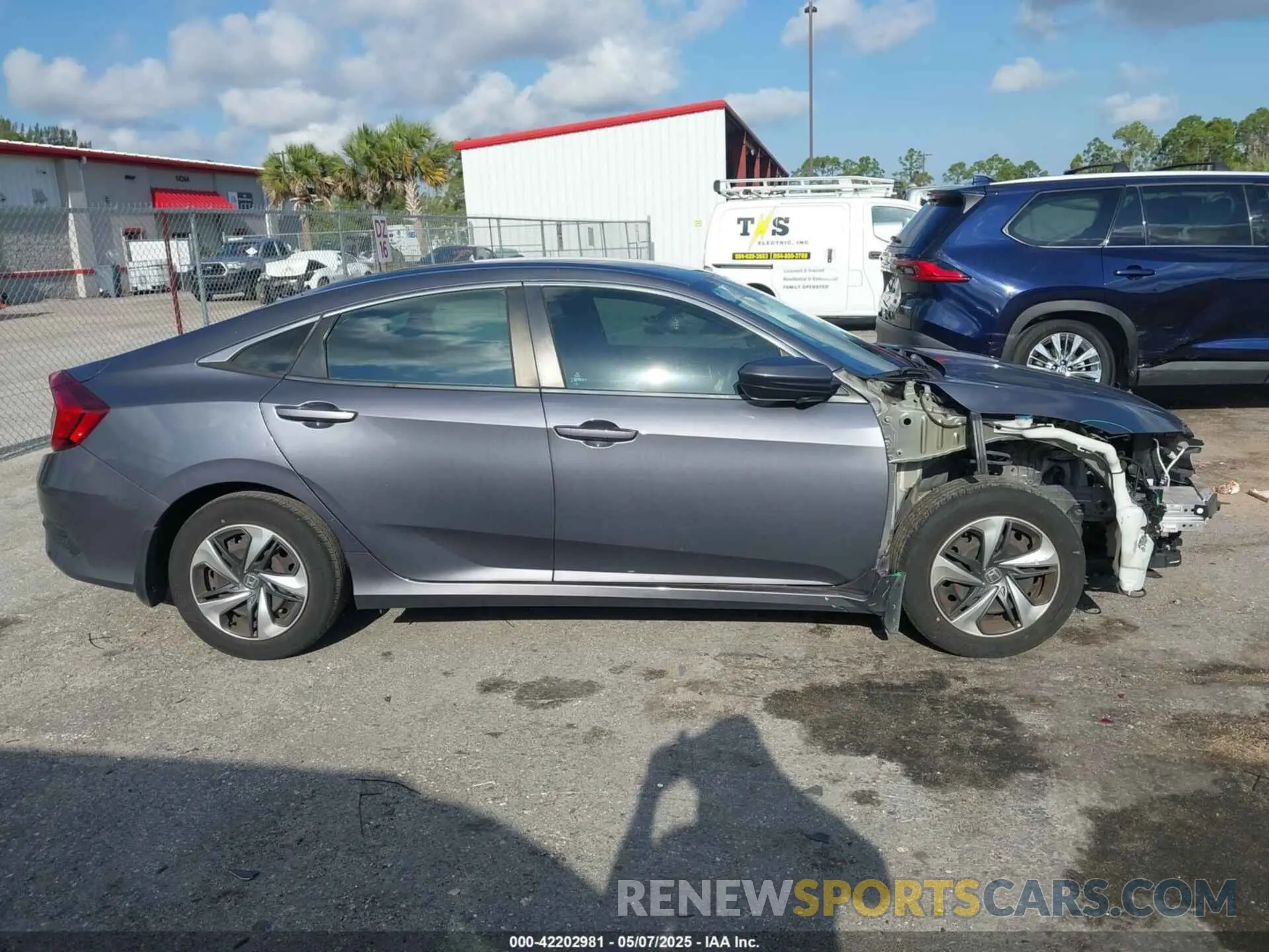 14 Photograph of a damaged car 2HGFC2F66LH580784 HONDA CIVIC 2020